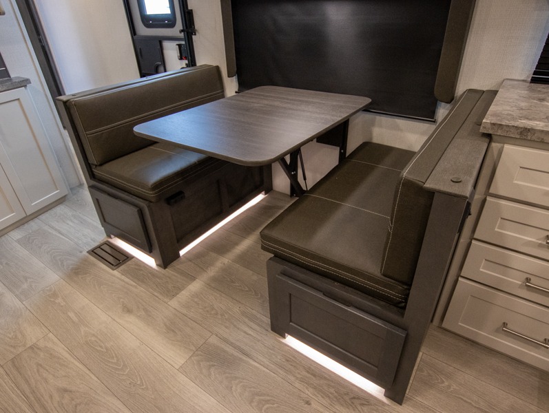 2025 Keystone Cougar Half-Ton (Travel Trailer) 25M, $ 42,990