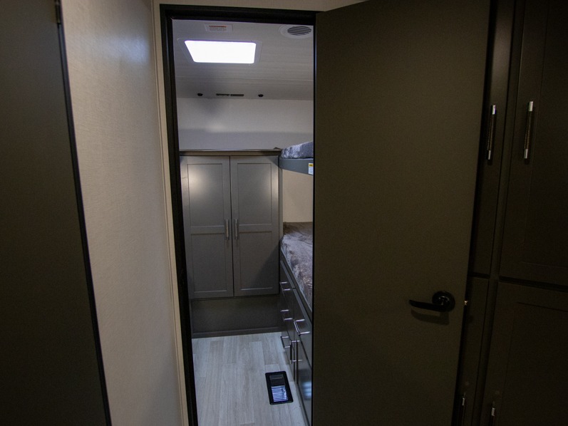 2025 Keystone Bullet Classic Dual Axle 2840QB, $ 27,999