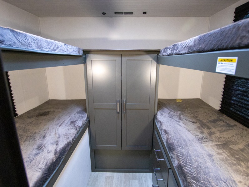 2025 Keystone Bullet Classic Dual Axle 2840QB, $ 27,999