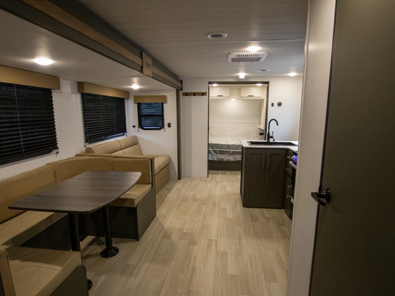2025 Keystone Bullet Classic Dual Axle 2840QB, $ 27,999