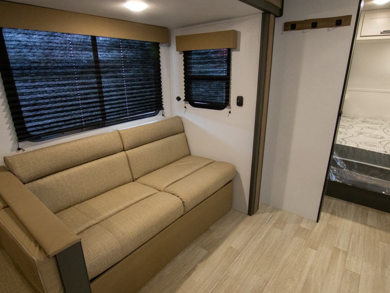 2025 Keystone Bullet Classic Dual Axle 2840QB, $ 27,999