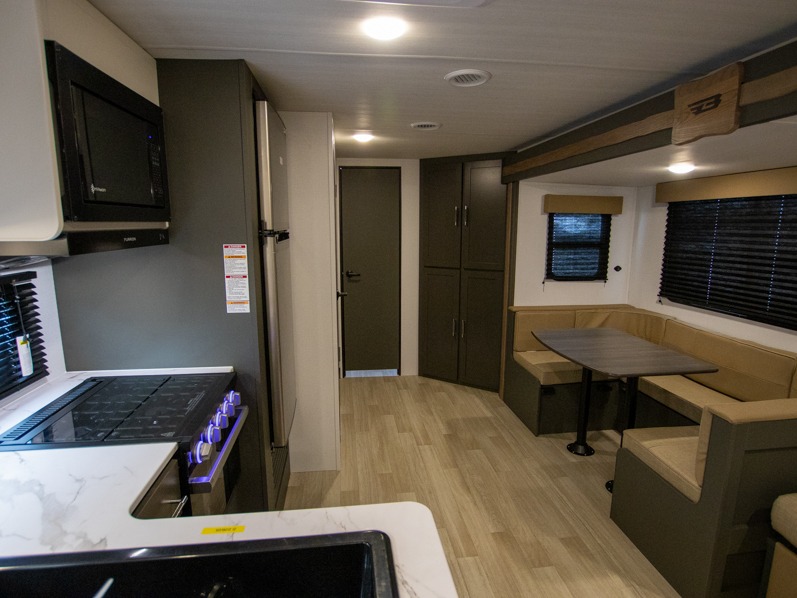 2025 Keystone Bullet Classic Dual Axle 2840QB, $ 27,999