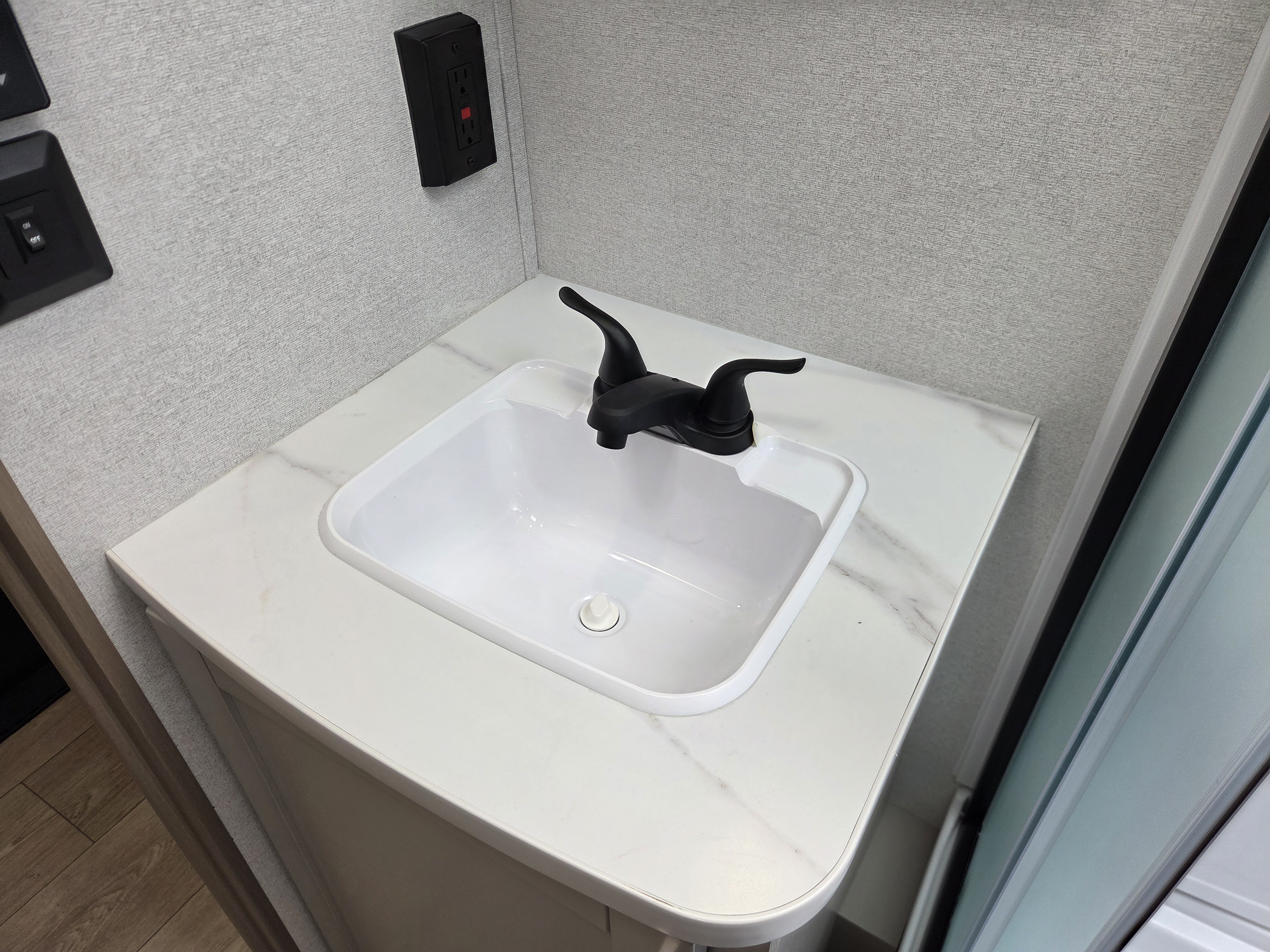 2027 Jayco Jay Flight 333BTS, $ 44,999