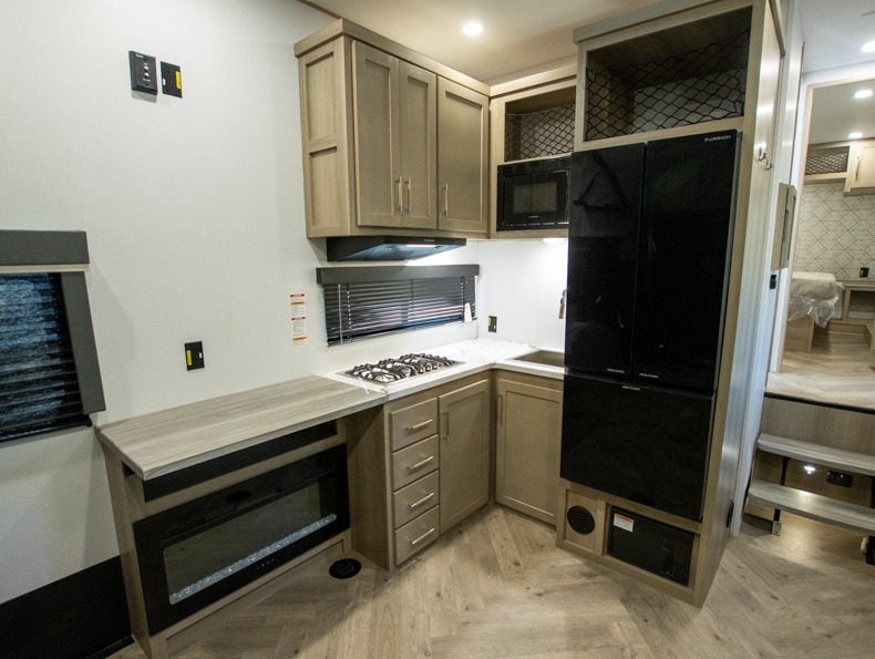 2026 Keystone Raptor Carbon Series (Fifth Wheel) 3, $ 45,999