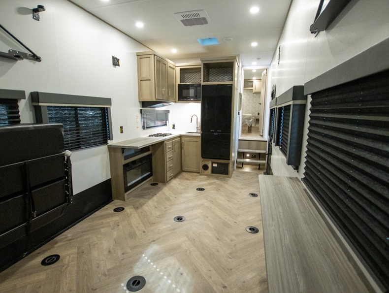 2026 Keystone Raptor Carbon Series (Fifth Wheel) 3, $ 45,999