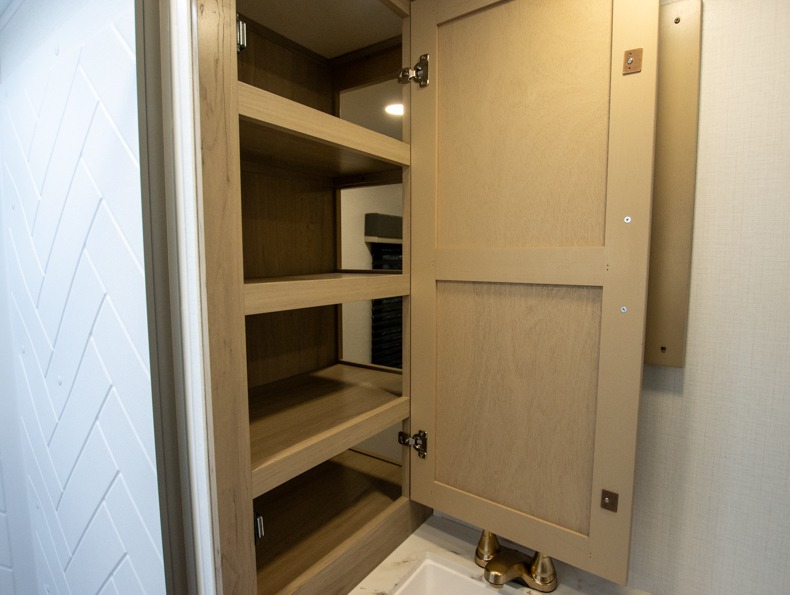 2026 Keystone Raptor Carbon Series (Fifth Wheel) 3, $ 45,999