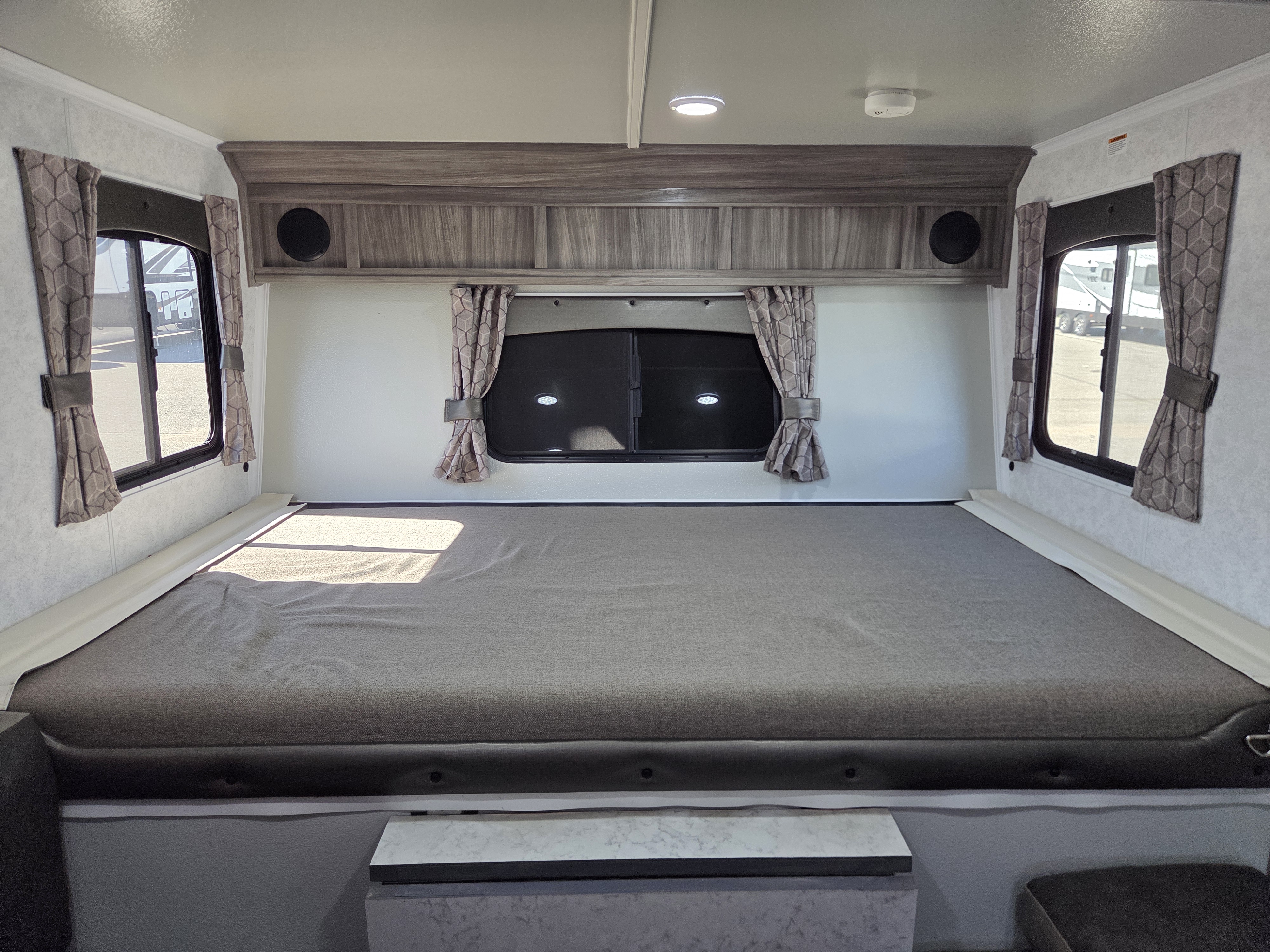 2023 TM INDUSTRIES TRAIL MANOR 2518KB, $ 37,990