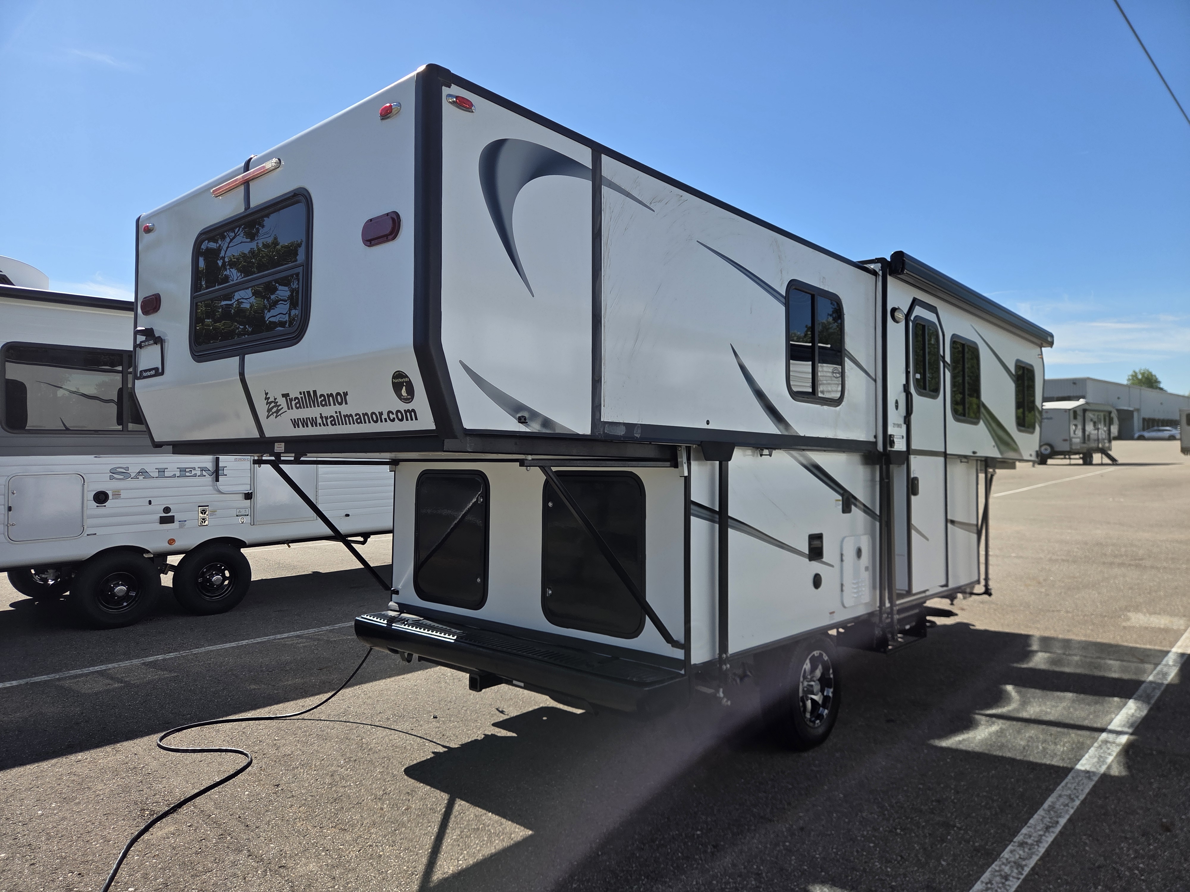 2023 TM INDUSTRIES TRAIL MANOR 2518KB, $ 37,990