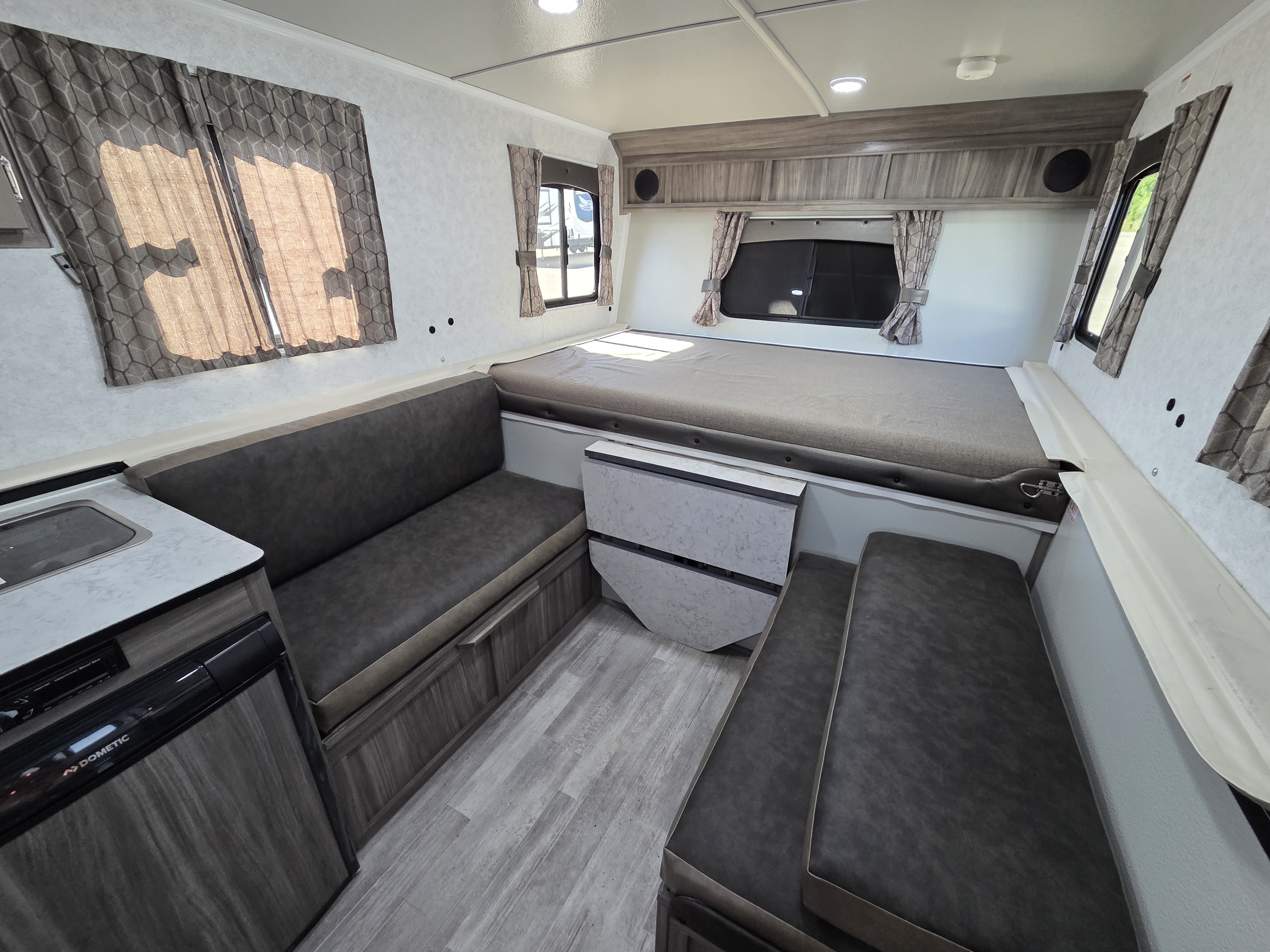 2023 TM INDUSTRIES TRAIL MANOR 2518KB, $ 37,990