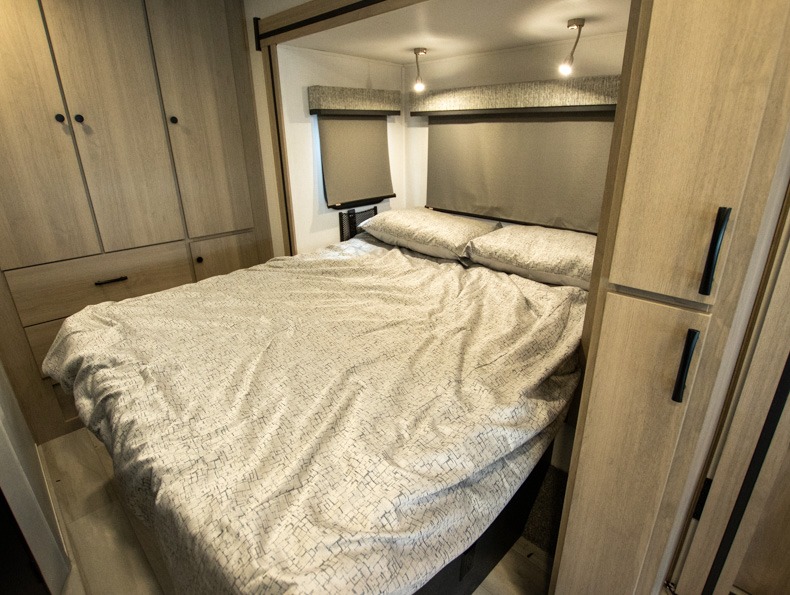 2025 Forest River Sunseeker 2400BDS, $ 112,500