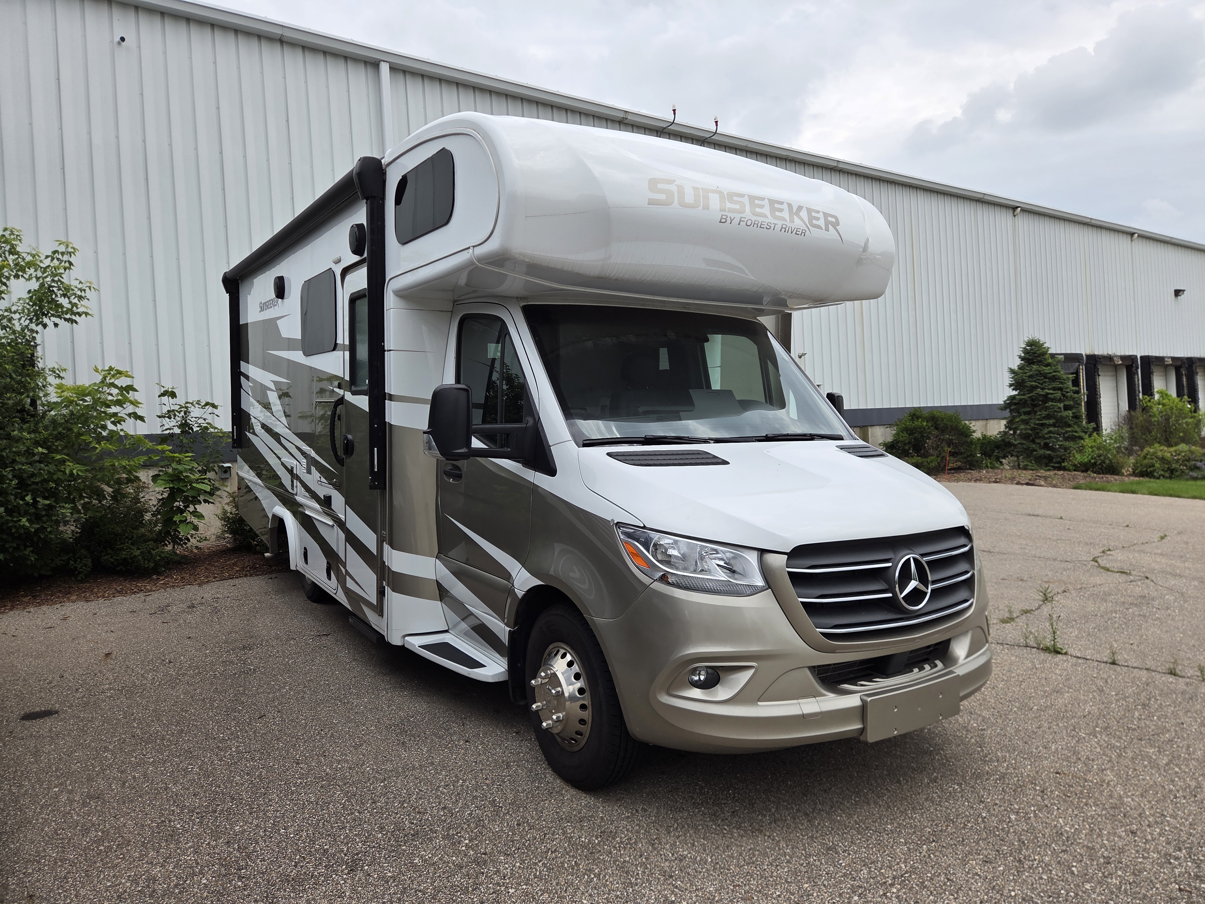 2025 Forest River Sunseeker 2400BDS, $ 112,500