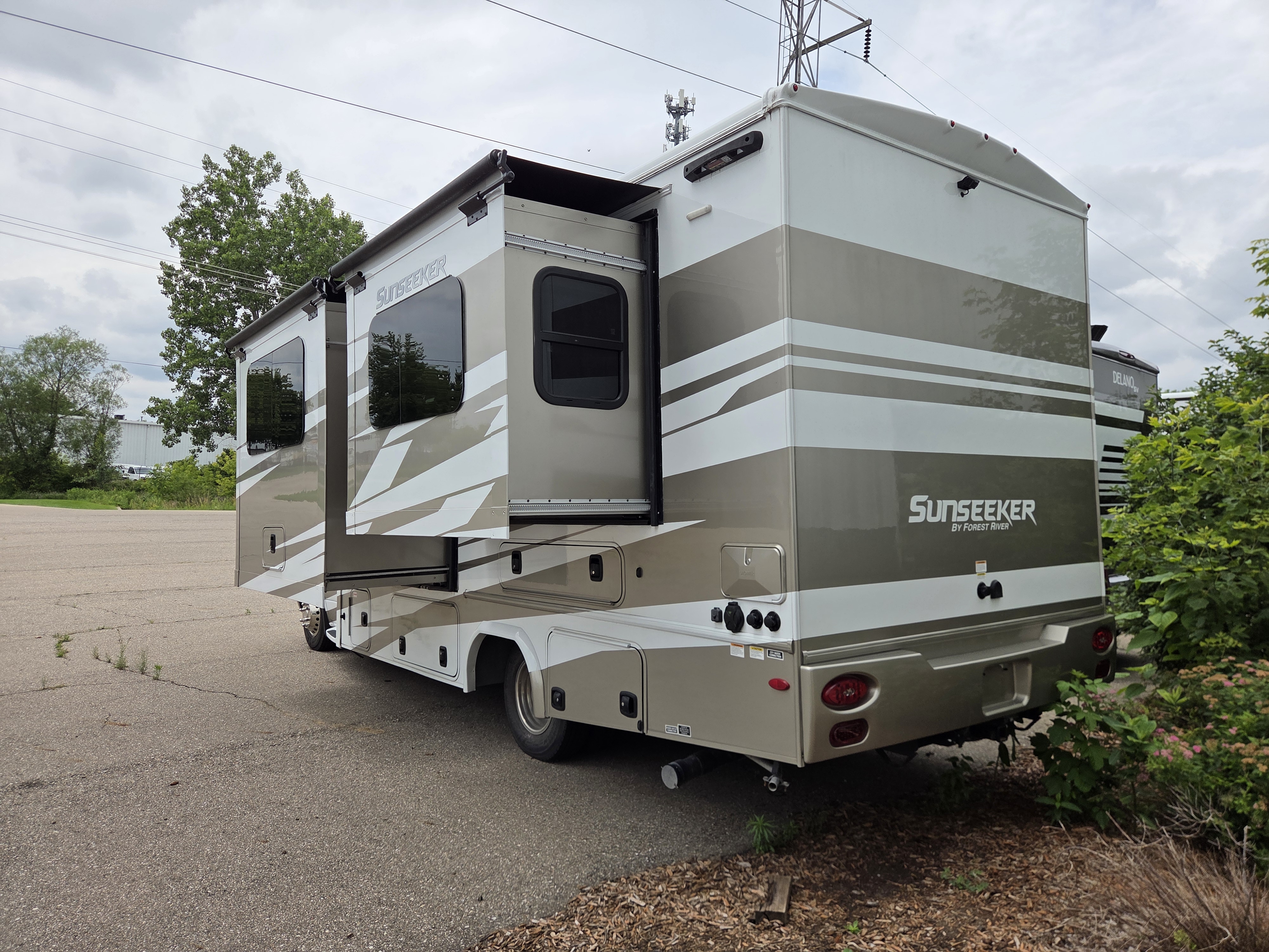 2025 Forest River Sunseeker 2400BDS, $ 112,500