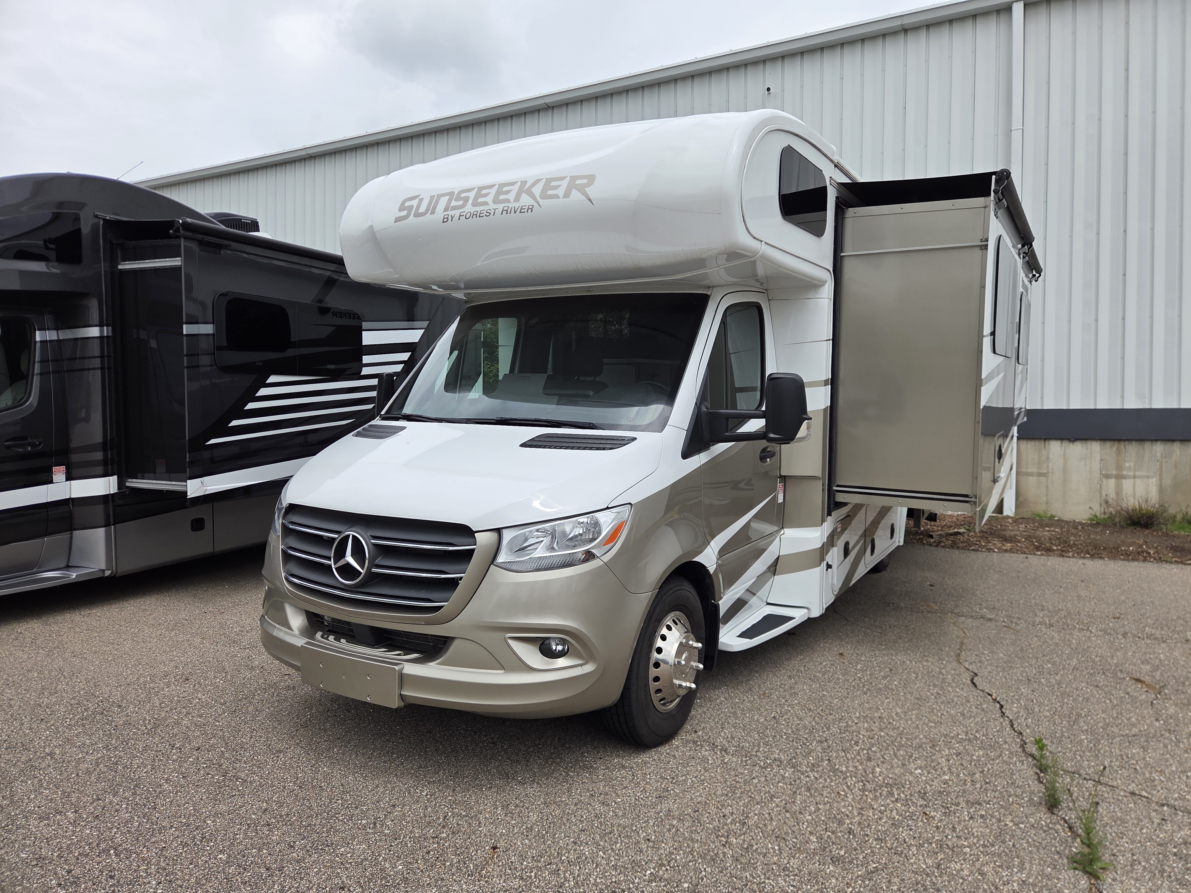 2025 Forest River Sunseeker 2400BDS, $ 112,500