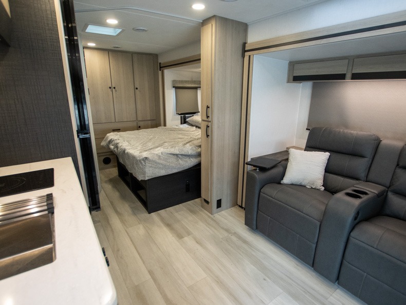 2025 Forest River Sunseeker 2400BDS, $ 112,500