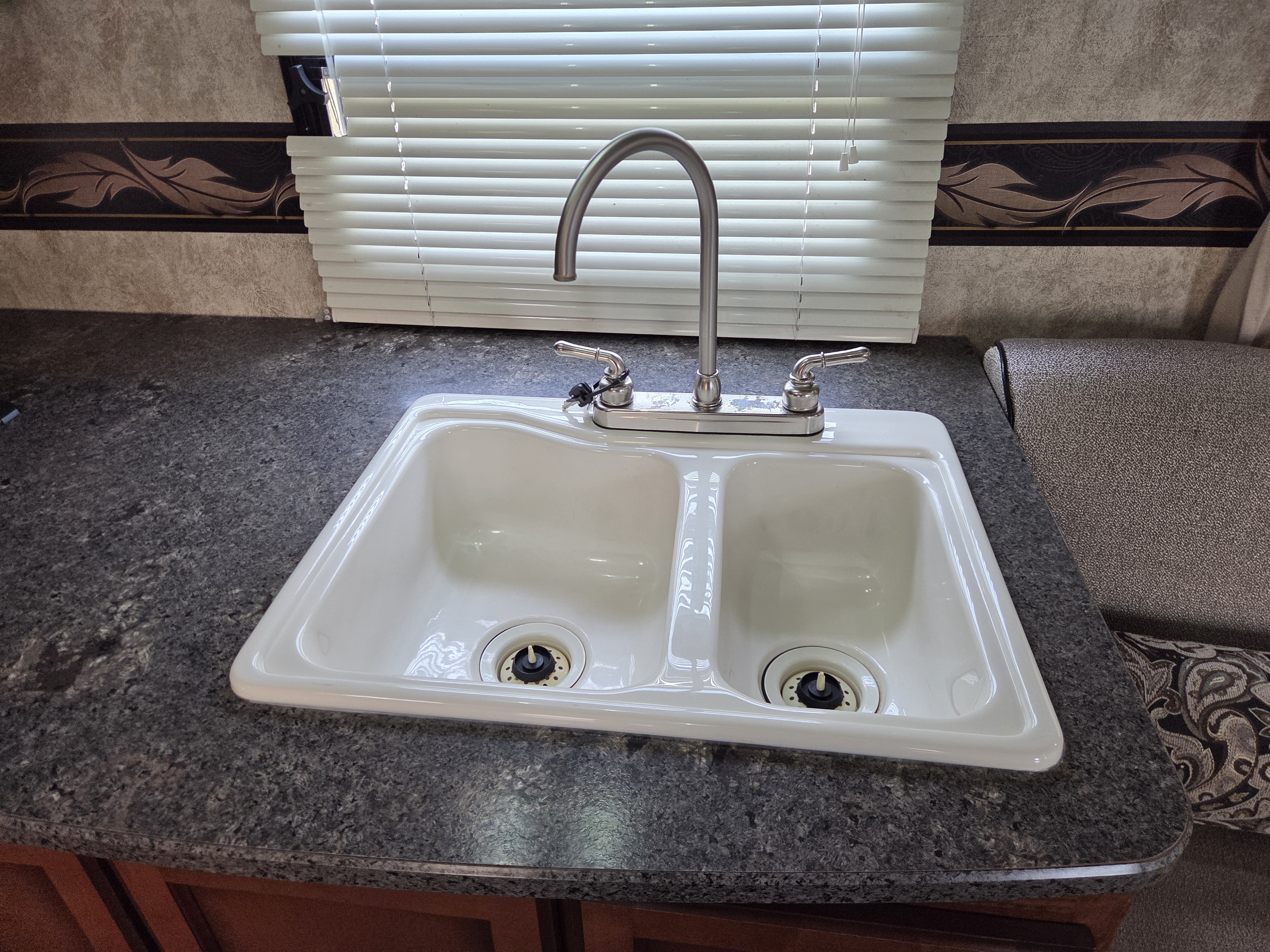 2013 Keystone Passport Super-Lite 280BH, $ 14,200