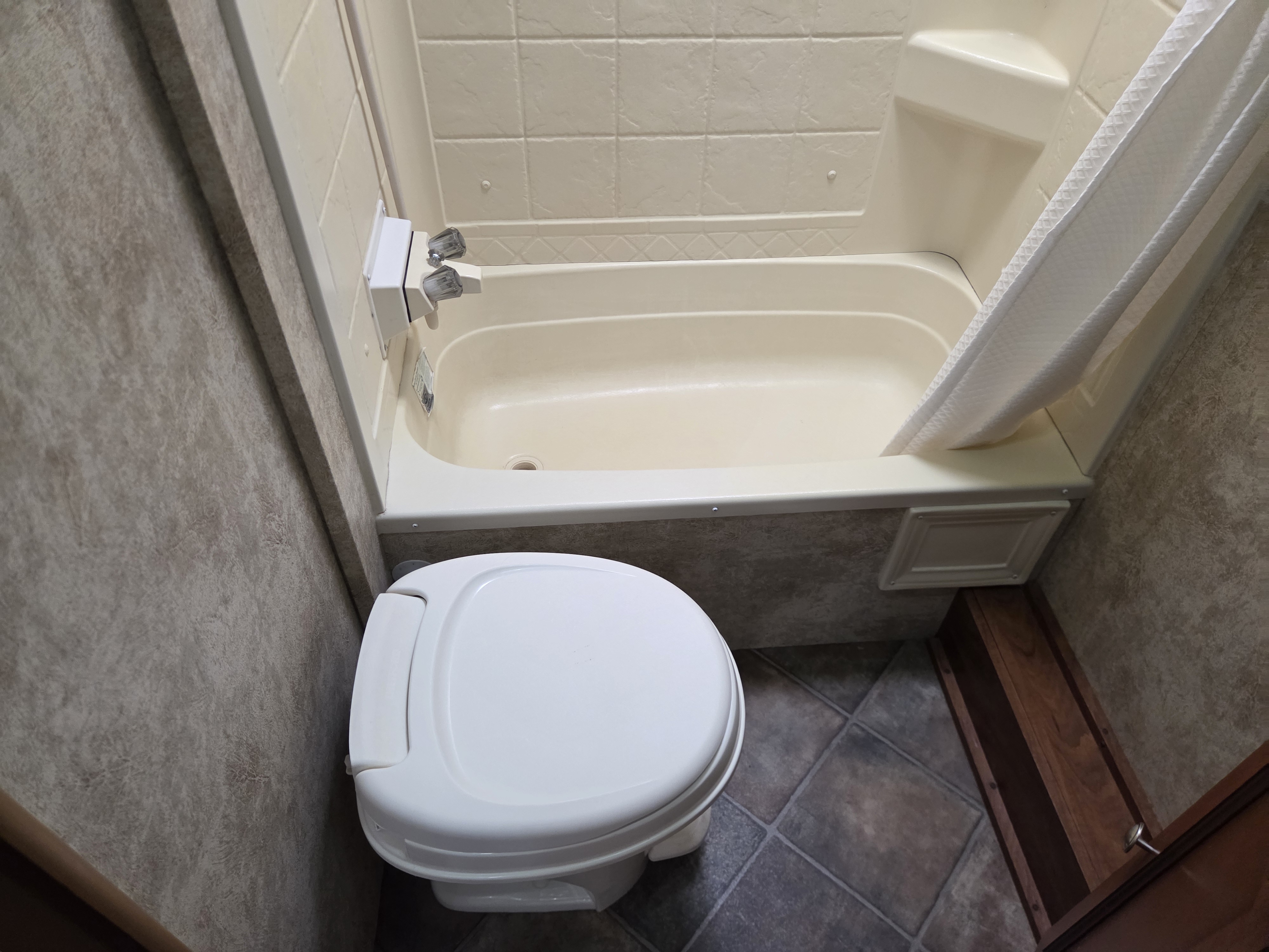 2013 Keystone Passport Super-Lite 280BH, $ 14,200