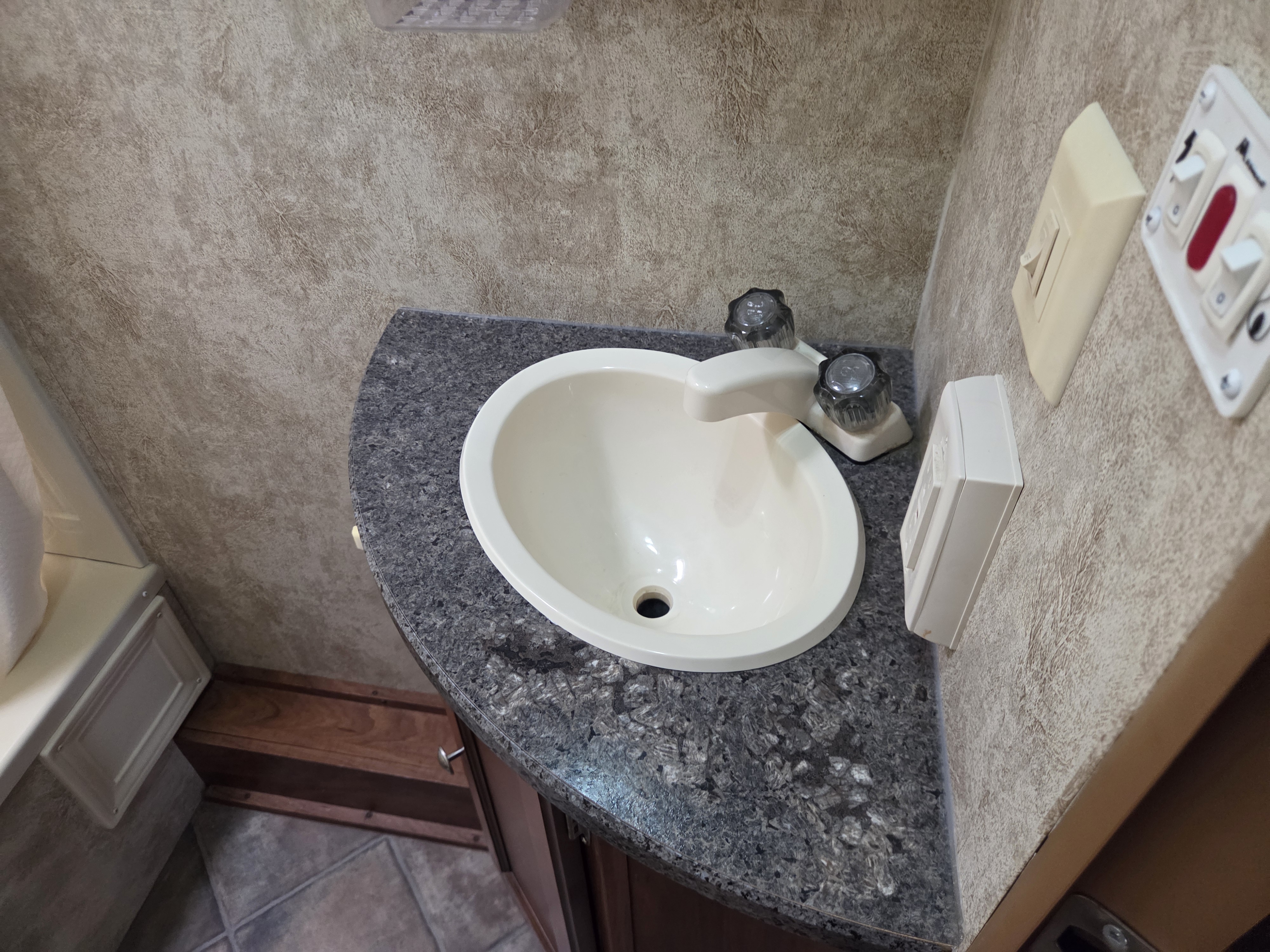 2013 Keystone Passport Super-Lite 280BH, $ 14,200