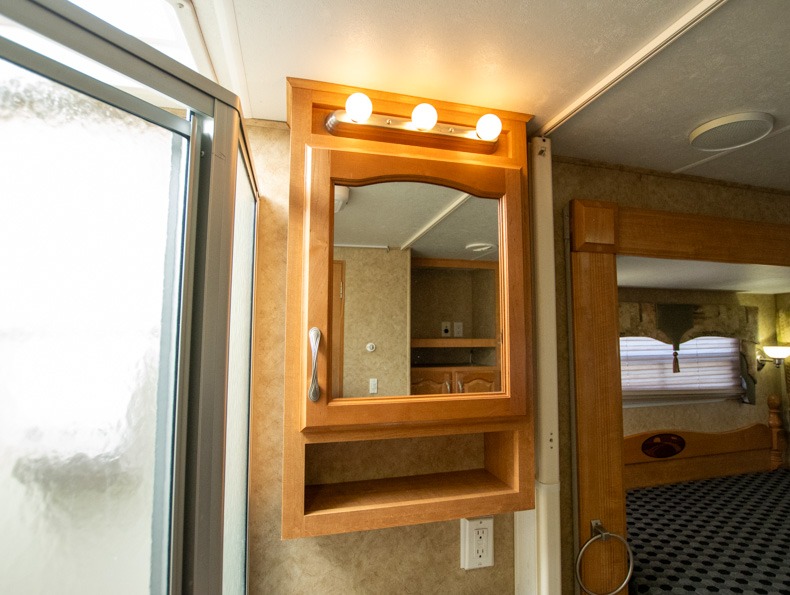 2005 CrossRoads Paradise Point 30RL, $ 9,500