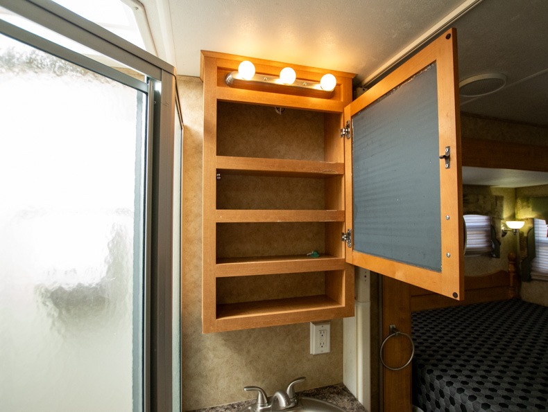 2005 CrossRoads Paradise Point 30RL, $ 9,500
