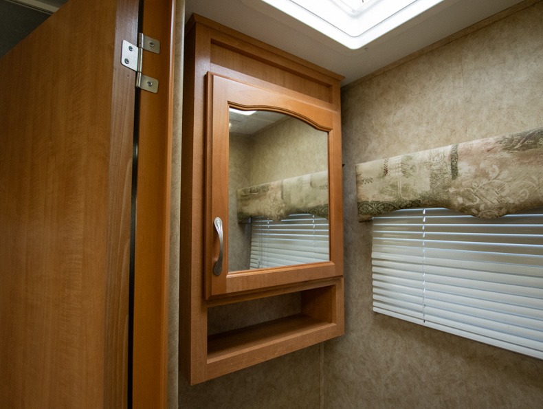 2005 CrossRoads Paradise Point 30RL, $ 9,500