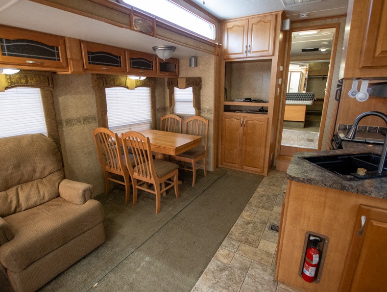 2005 CrossRoads Paradise Point 30RL, $ 9,500