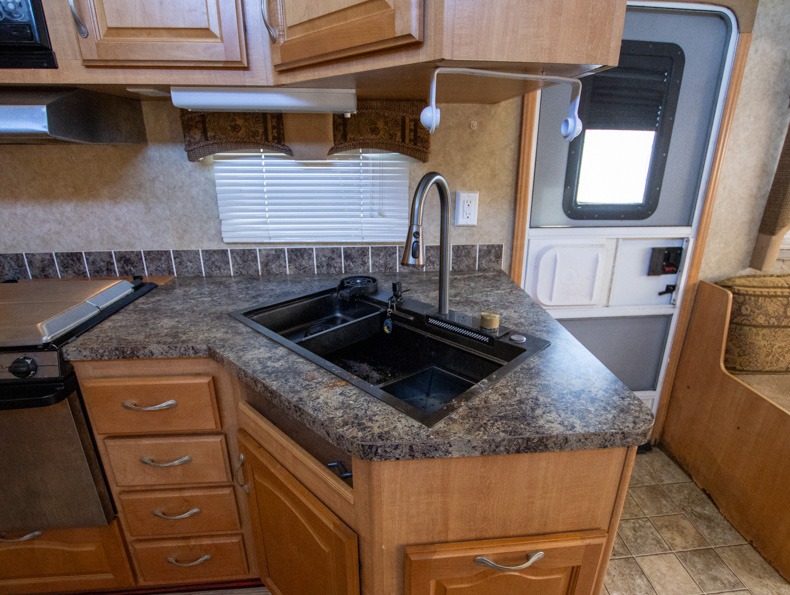 2005 CrossRoads Paradise Point 30RL, $ 9,500
