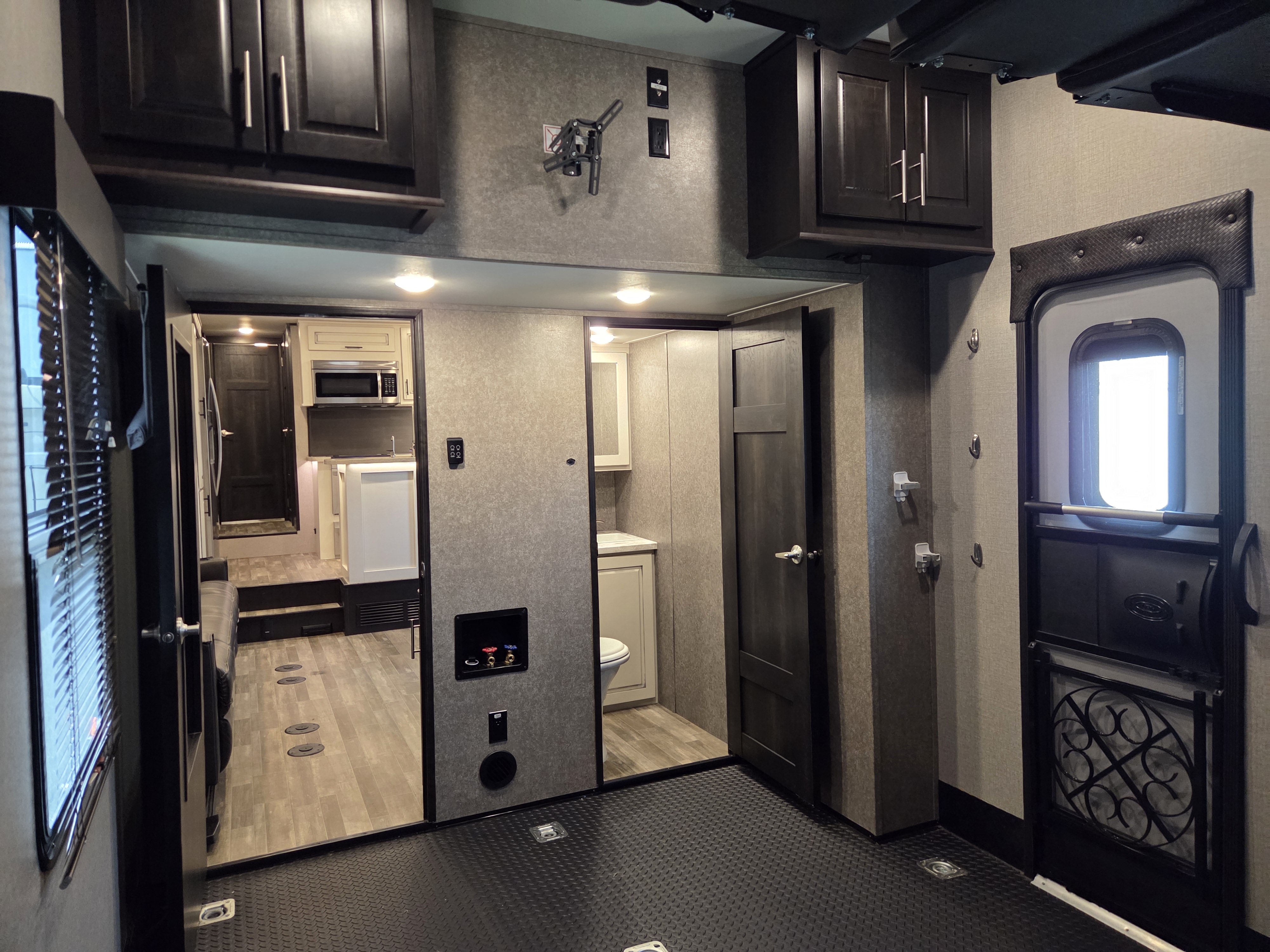 2021 Jayco Seismic 4113, $ 78,700