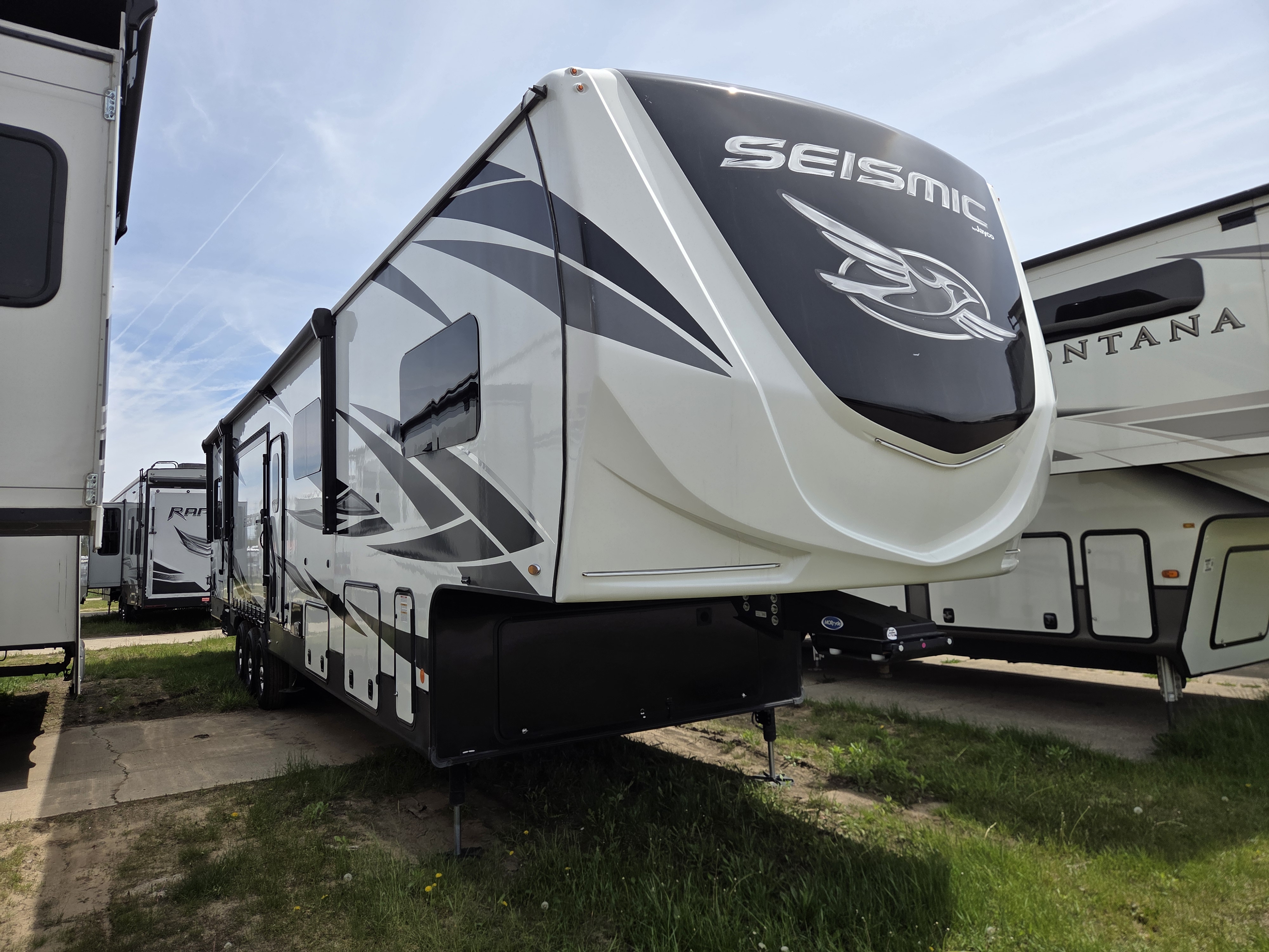 2021 Jayco Seismic 4113, $ 78,700