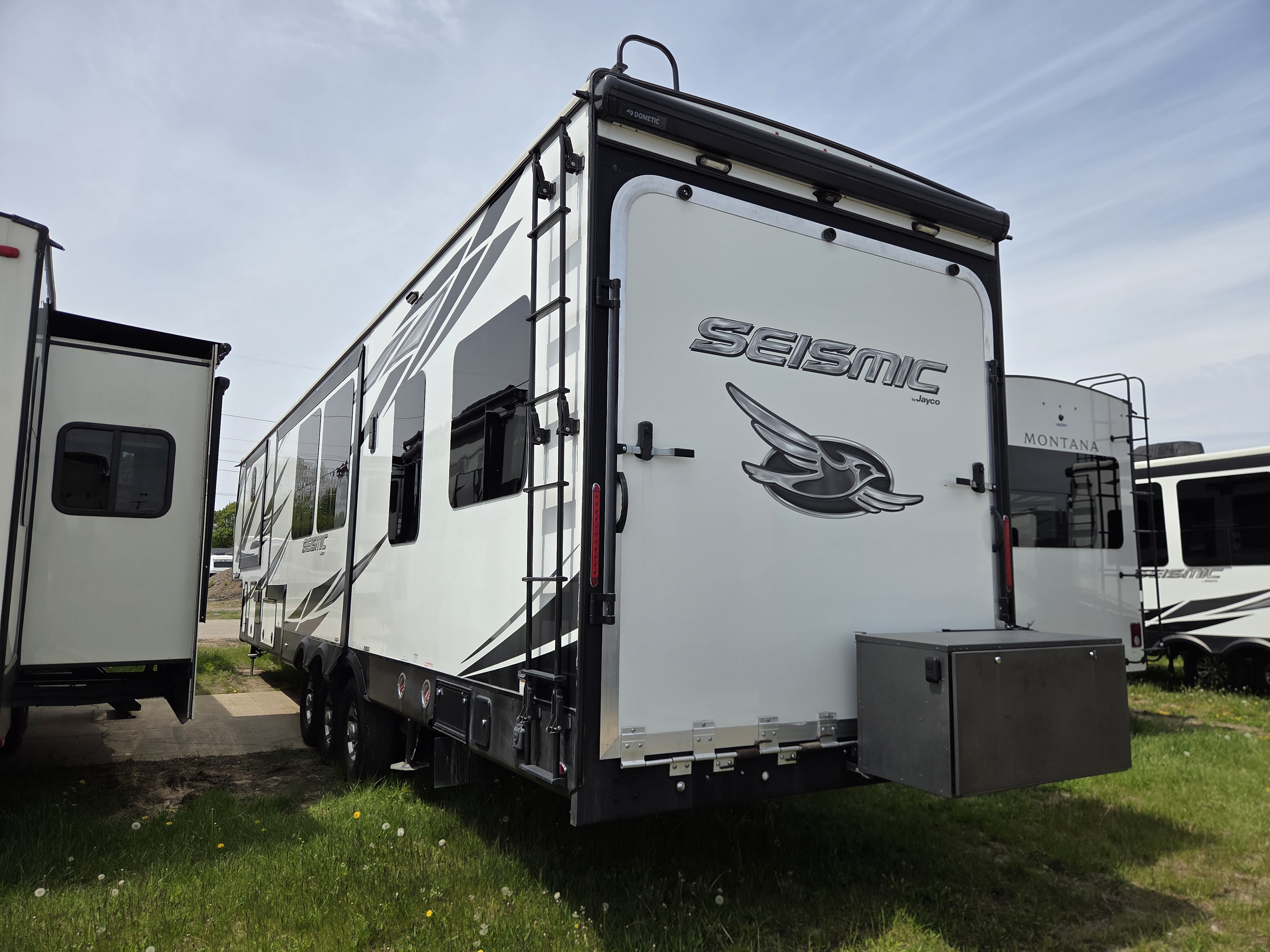2021 Jayco Seismic 4113, $ 78,700