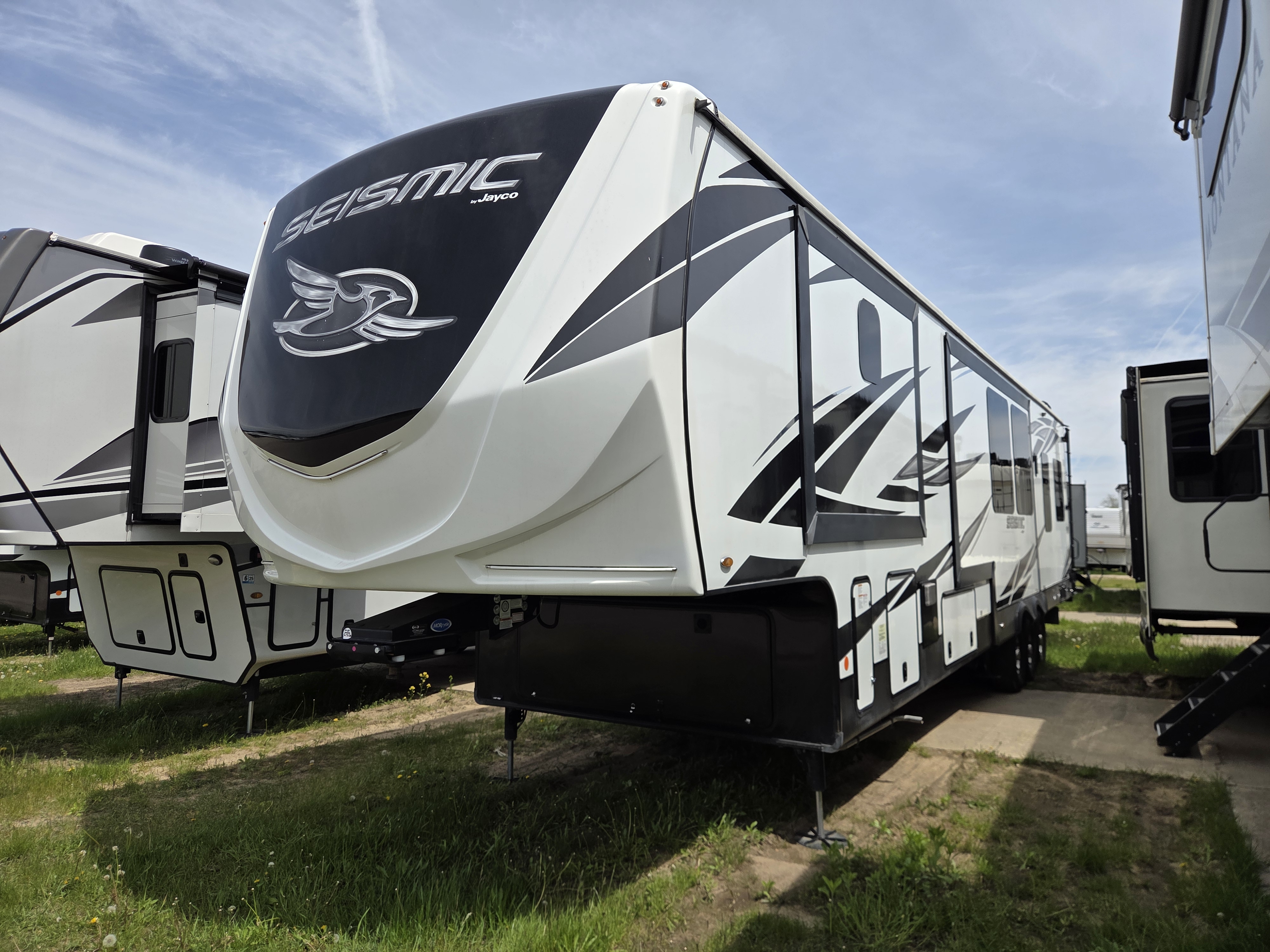 2021 Jayco Seismic 4113, $ 78,700