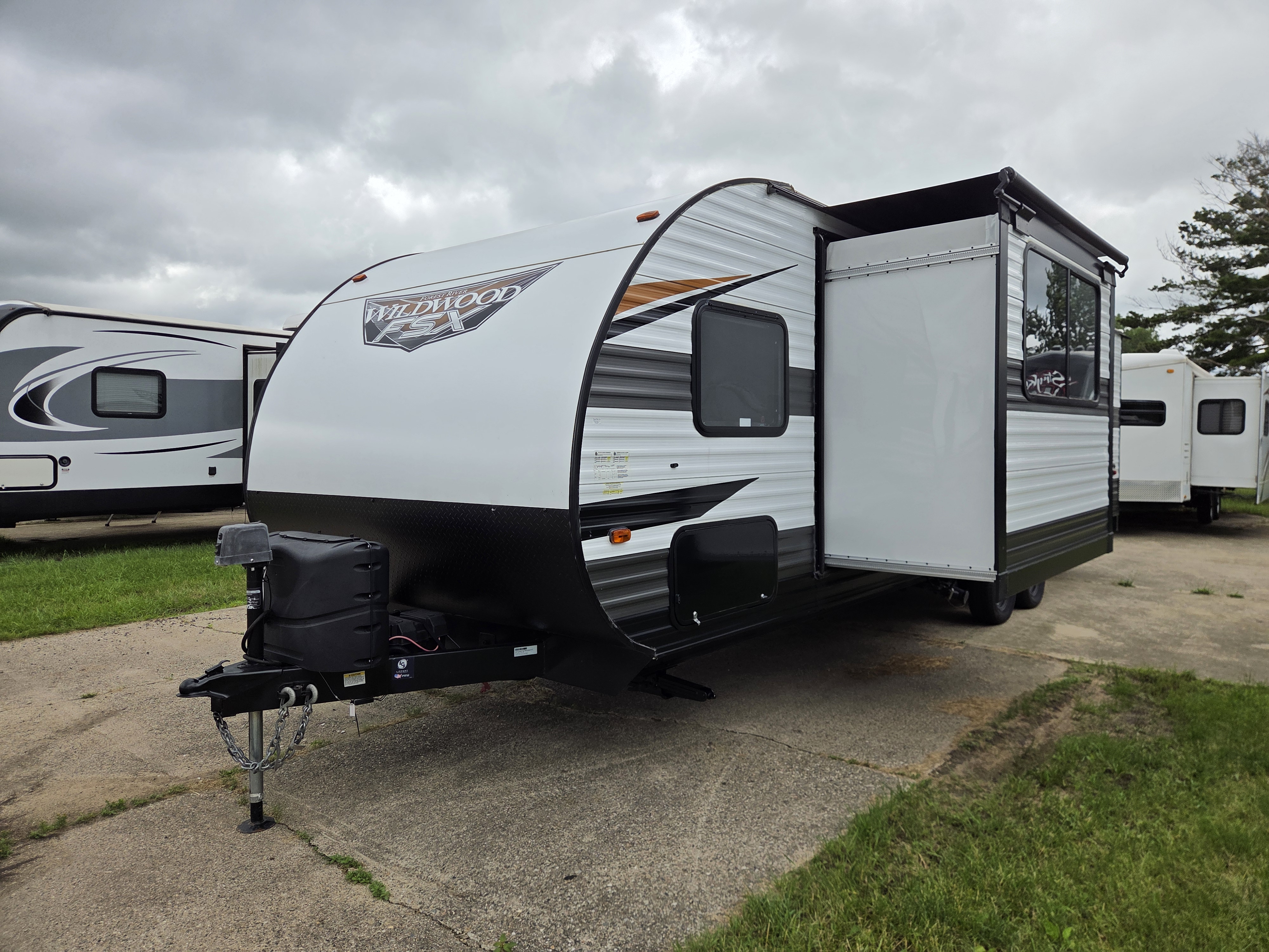 2022 Forest River Wildwood FSX 280RT, $ 27,500