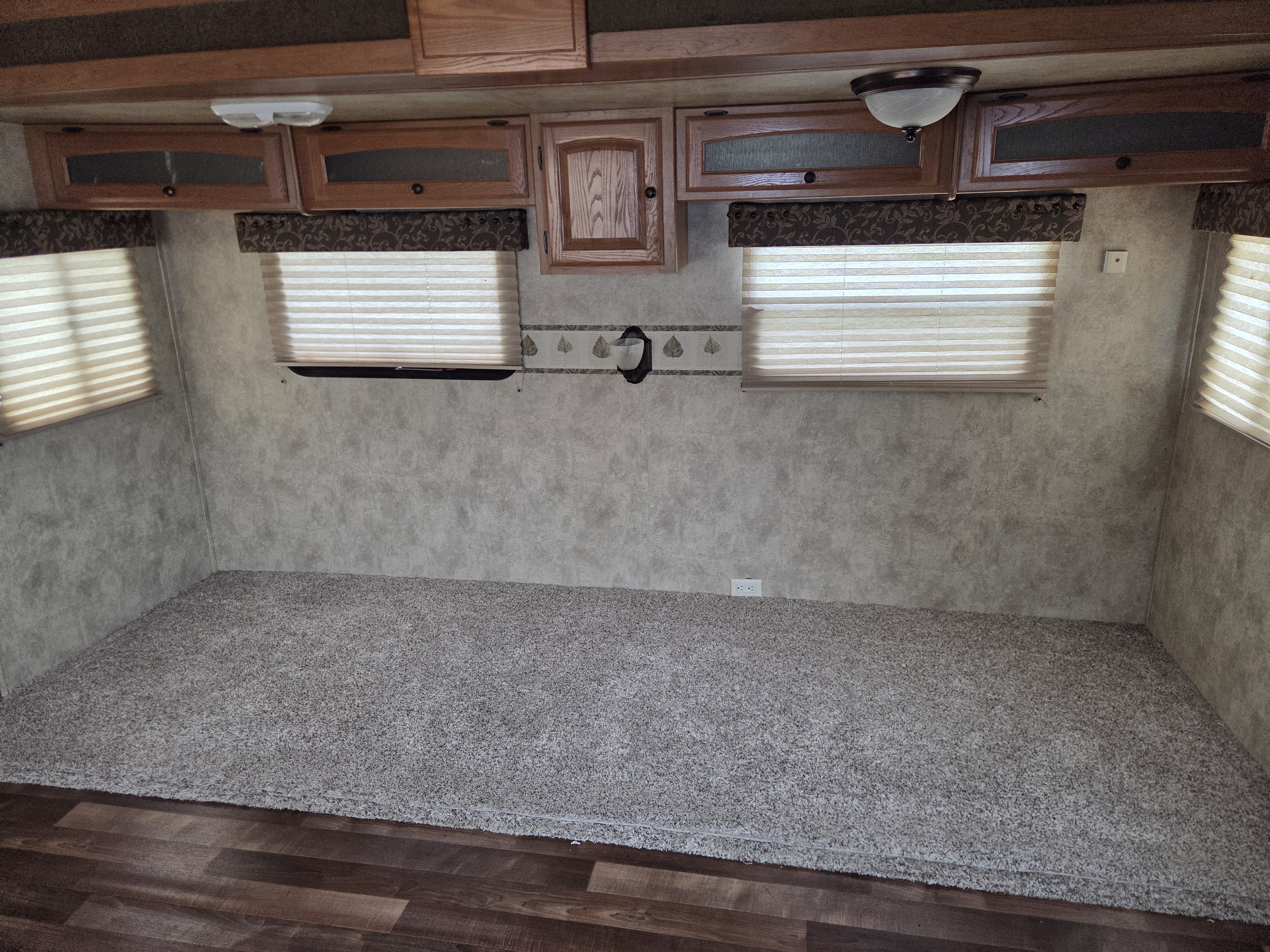 2009 Keystone VR1 323FKS, $ 9,900