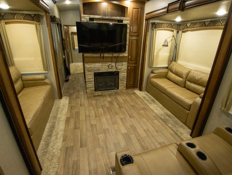 2018 Keystone Montana 3820FK, $ 57,500