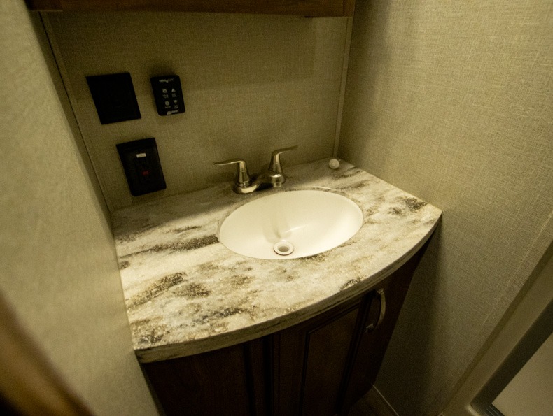 2018 Keystone Montana 3820FK, $ 57,500