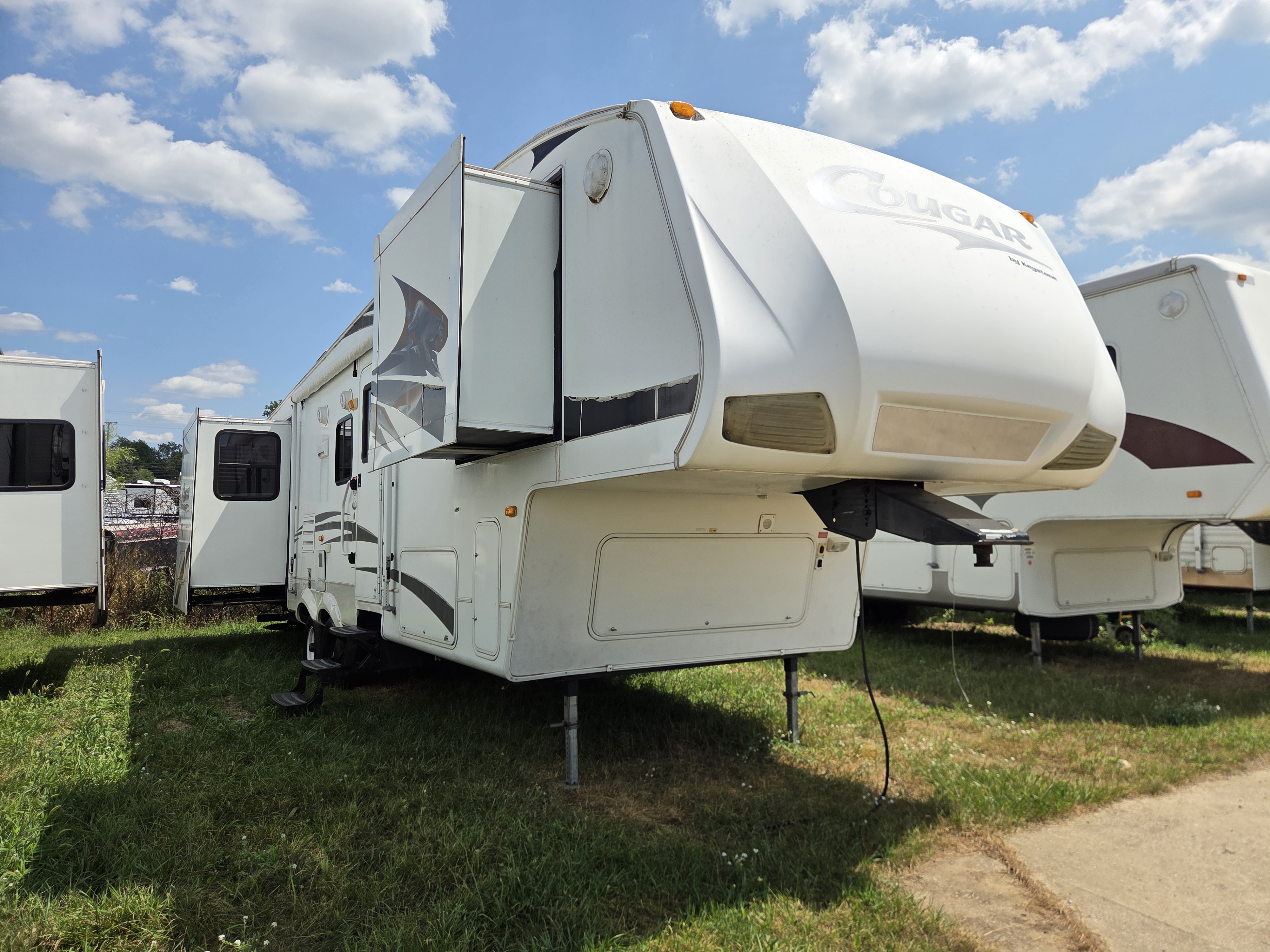 2009 Keystone Cougar 316QBS, $ 12,700