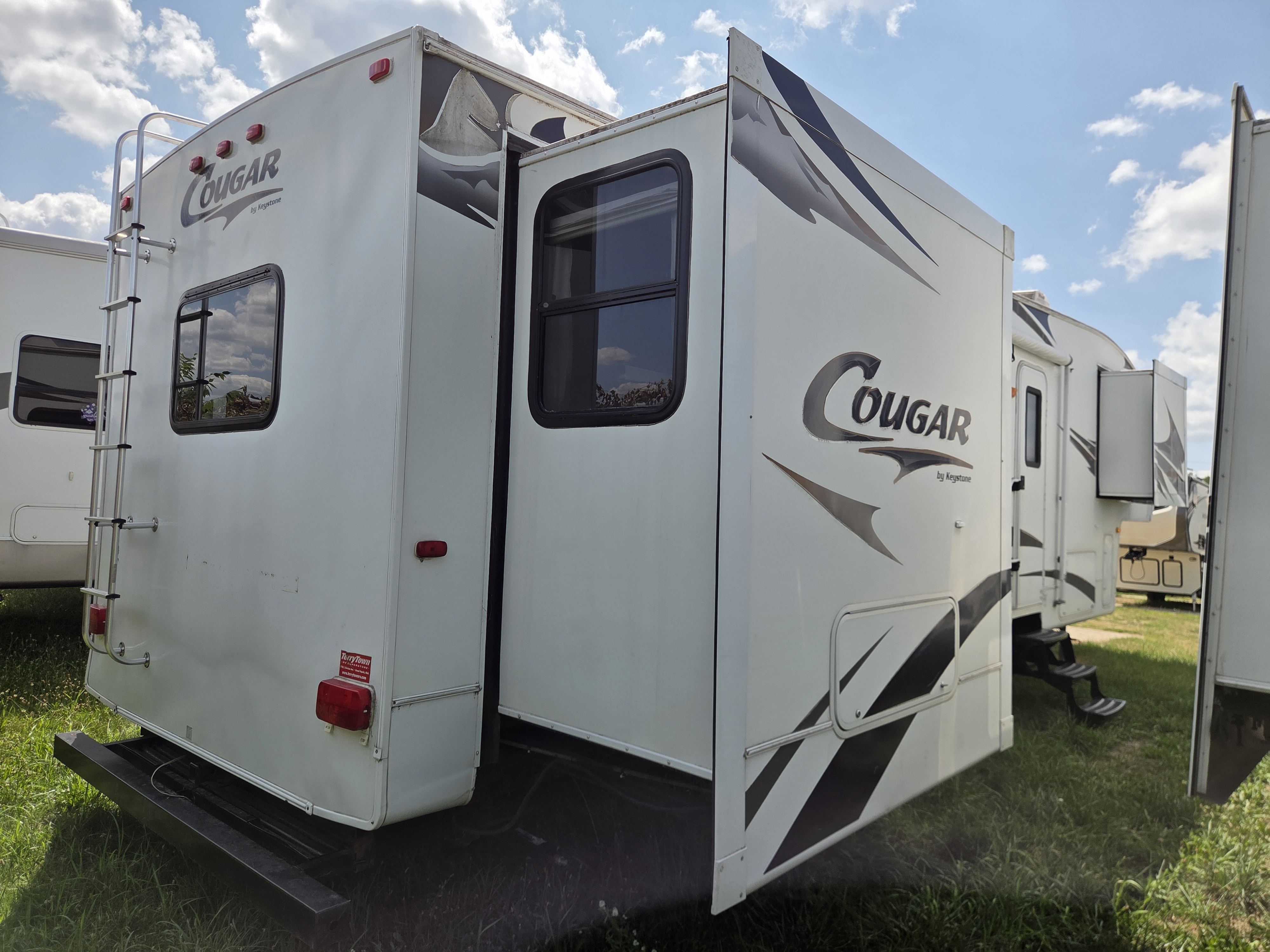 2009 Keystone Cougar 316QBS, $ 12,700