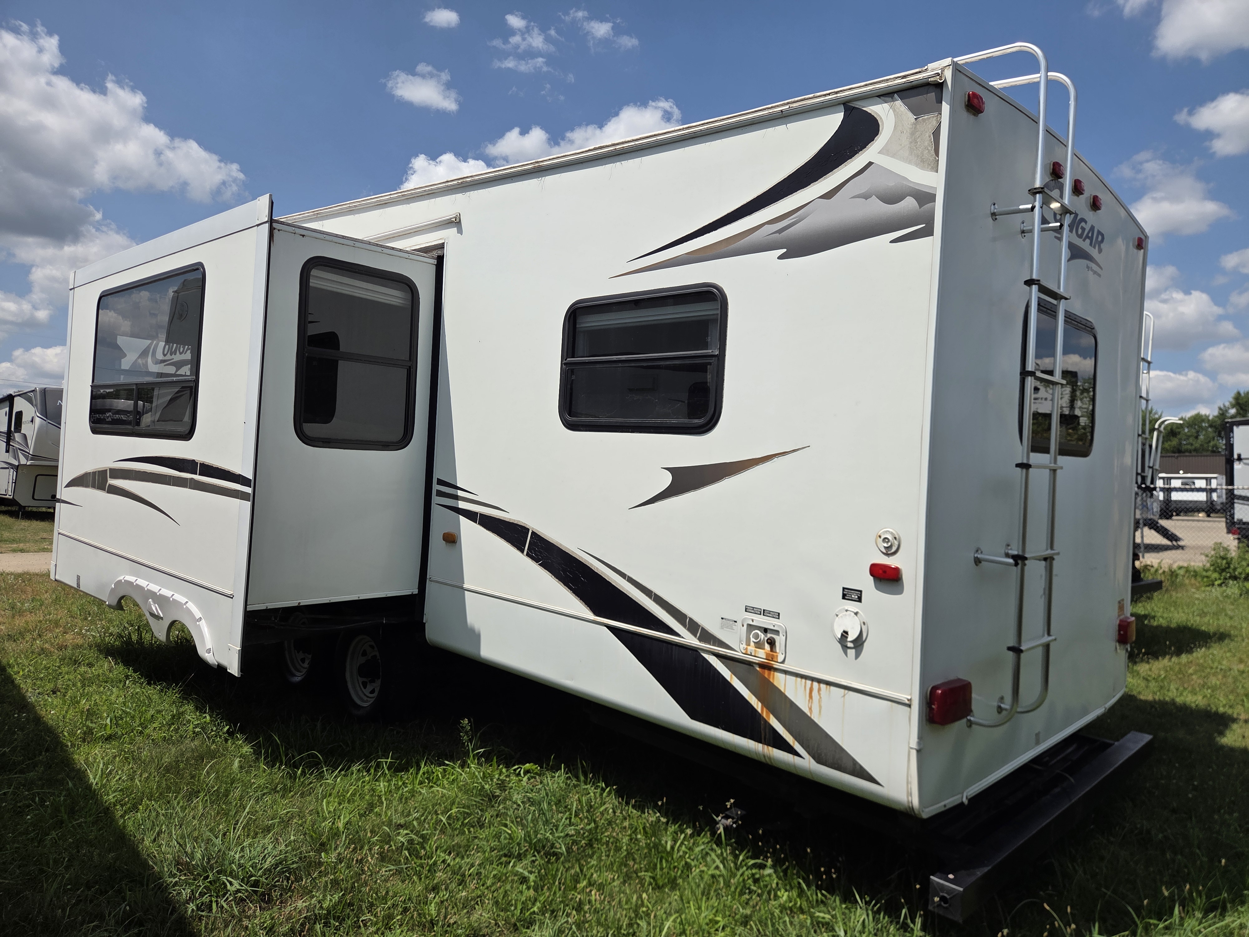 2009 Keystone Cougar 316QBS, $ 12,700