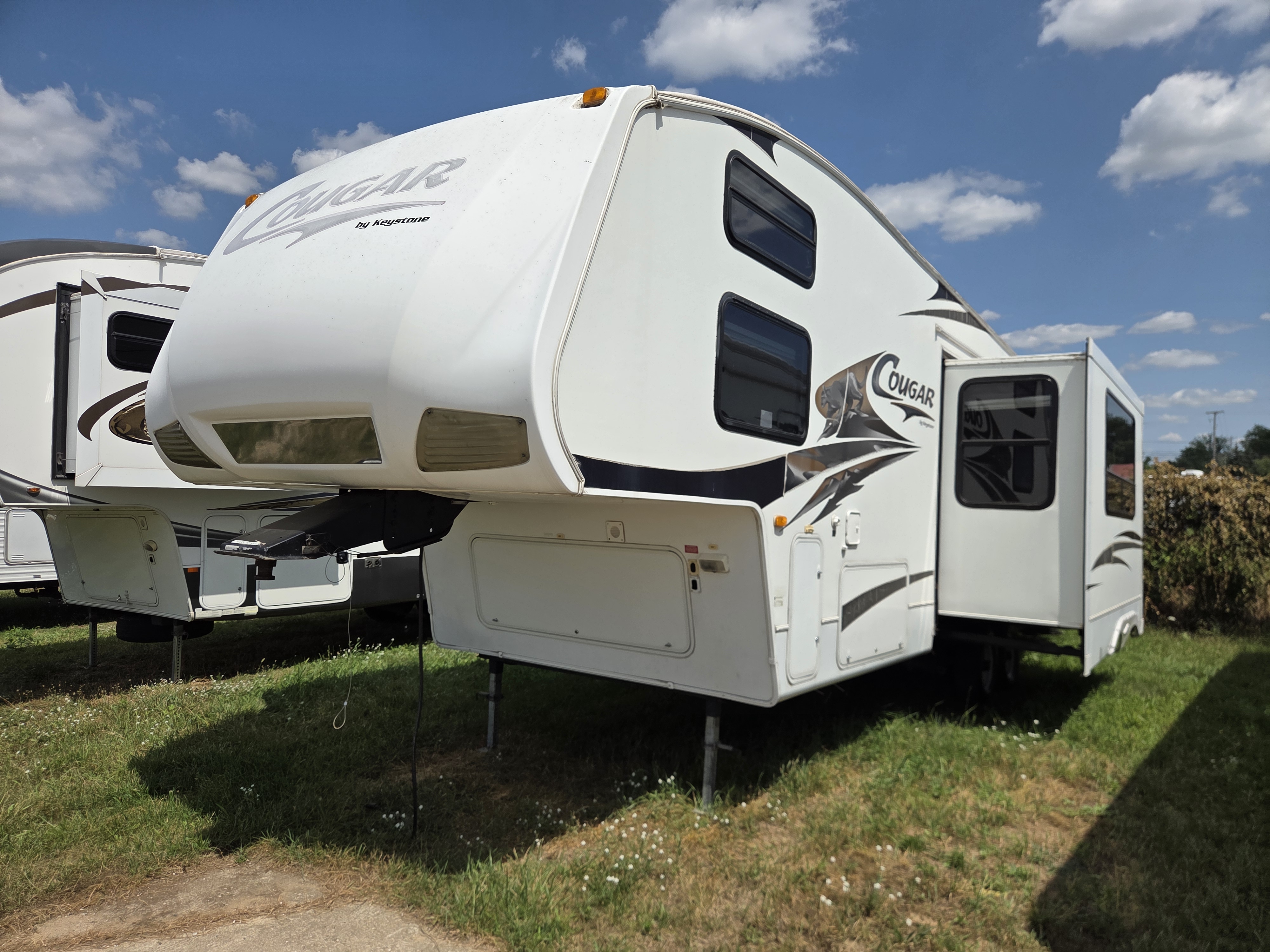 2009 Keystone Cougar 316QBS, $ 12,700