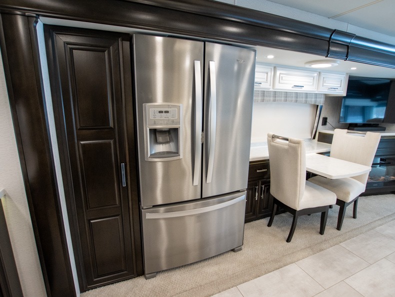 2022 Entegra Coach Anthem 44Z, $ 372,350
