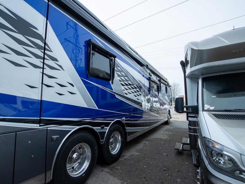 2022 Entegra Coach Anthem 44Z, $ 372,350