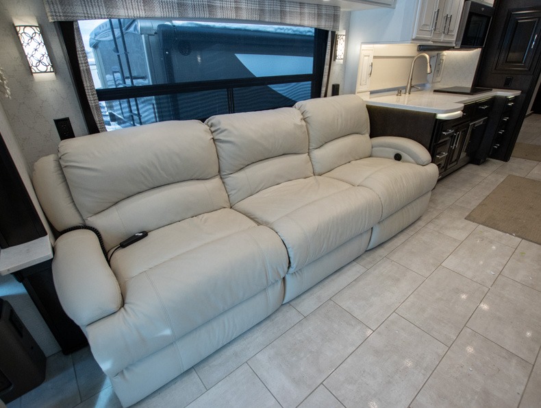 2022 Entegra Coach Anthem 44Z, $ 372,350