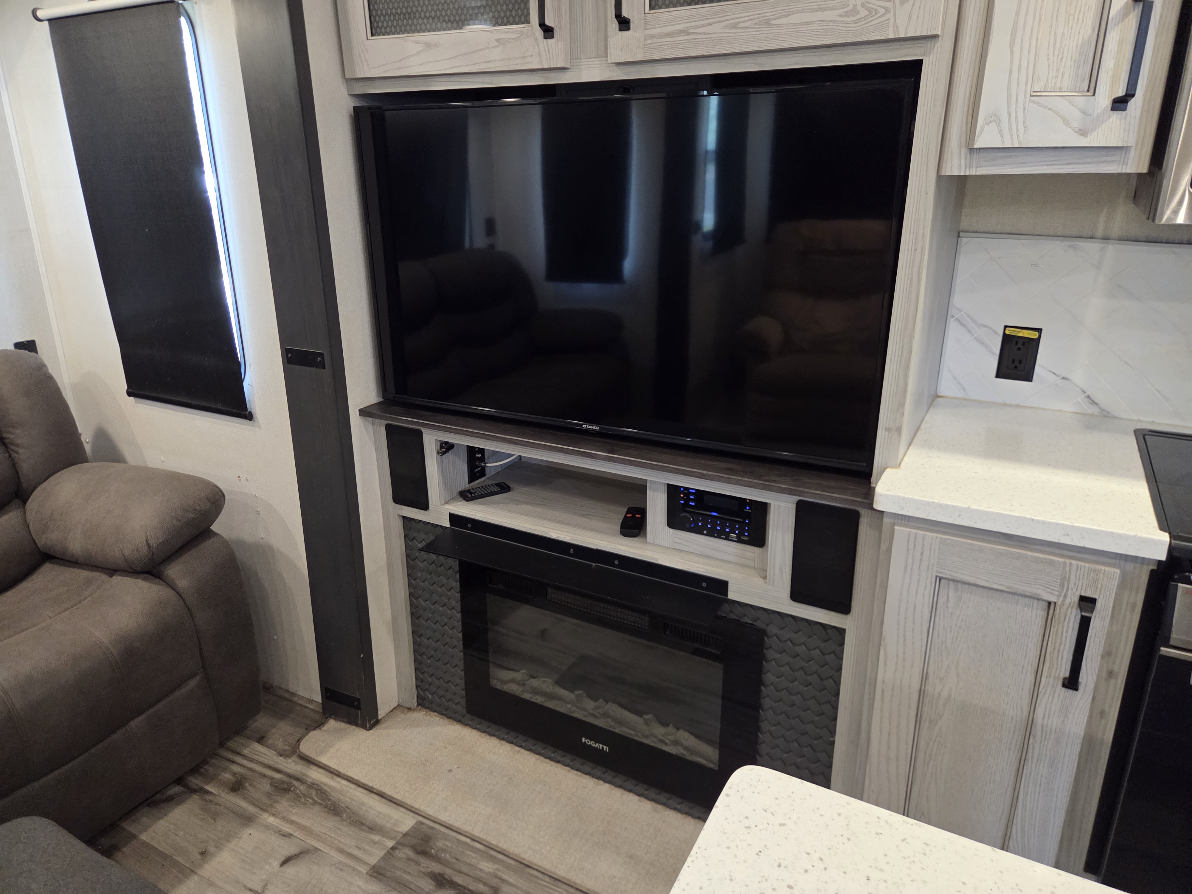 2022 Keystone Montana High Country 385BR, $ 44,850
