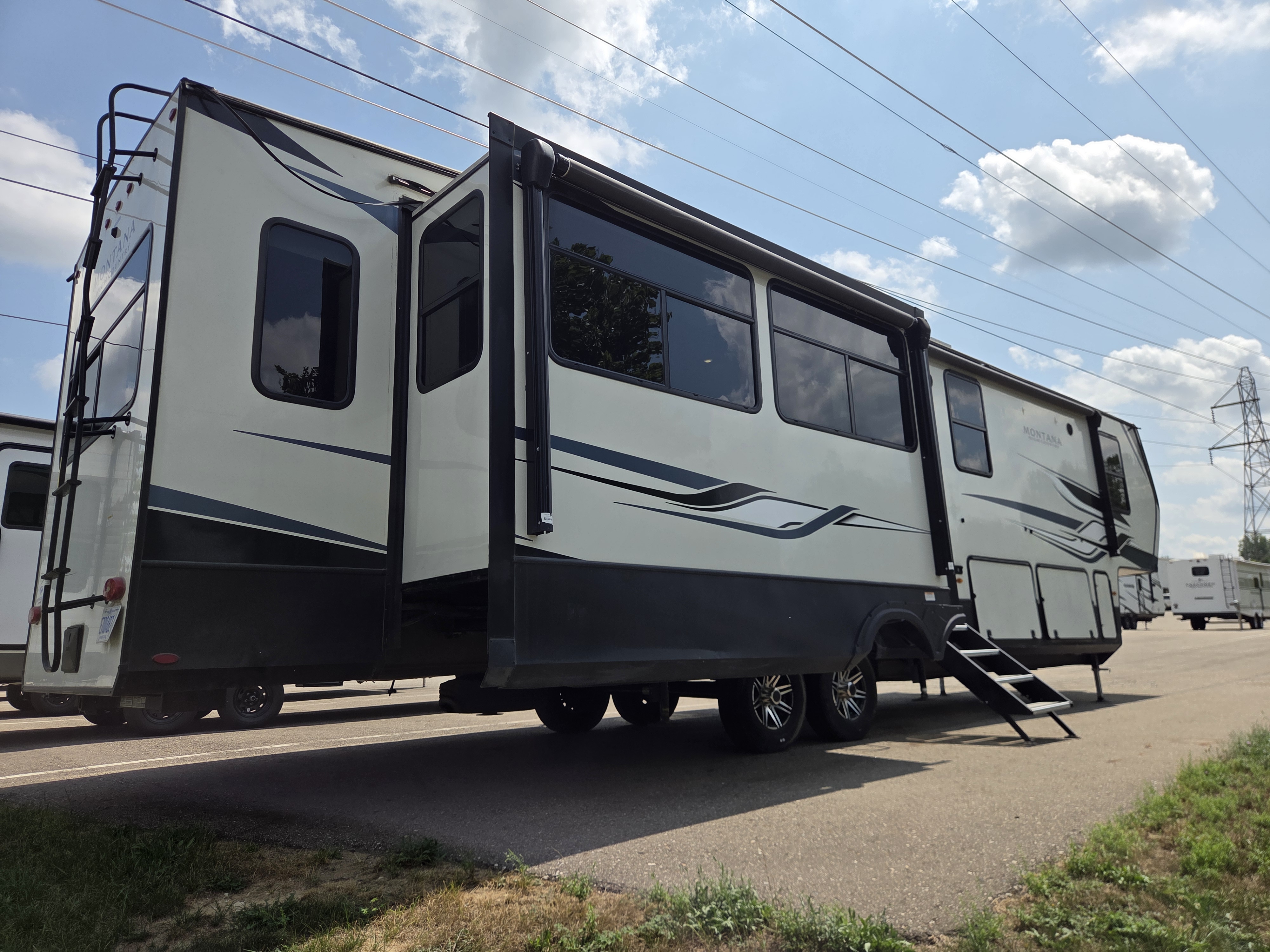 2022 Keystone Montana High Country 385BR, $ 44,850