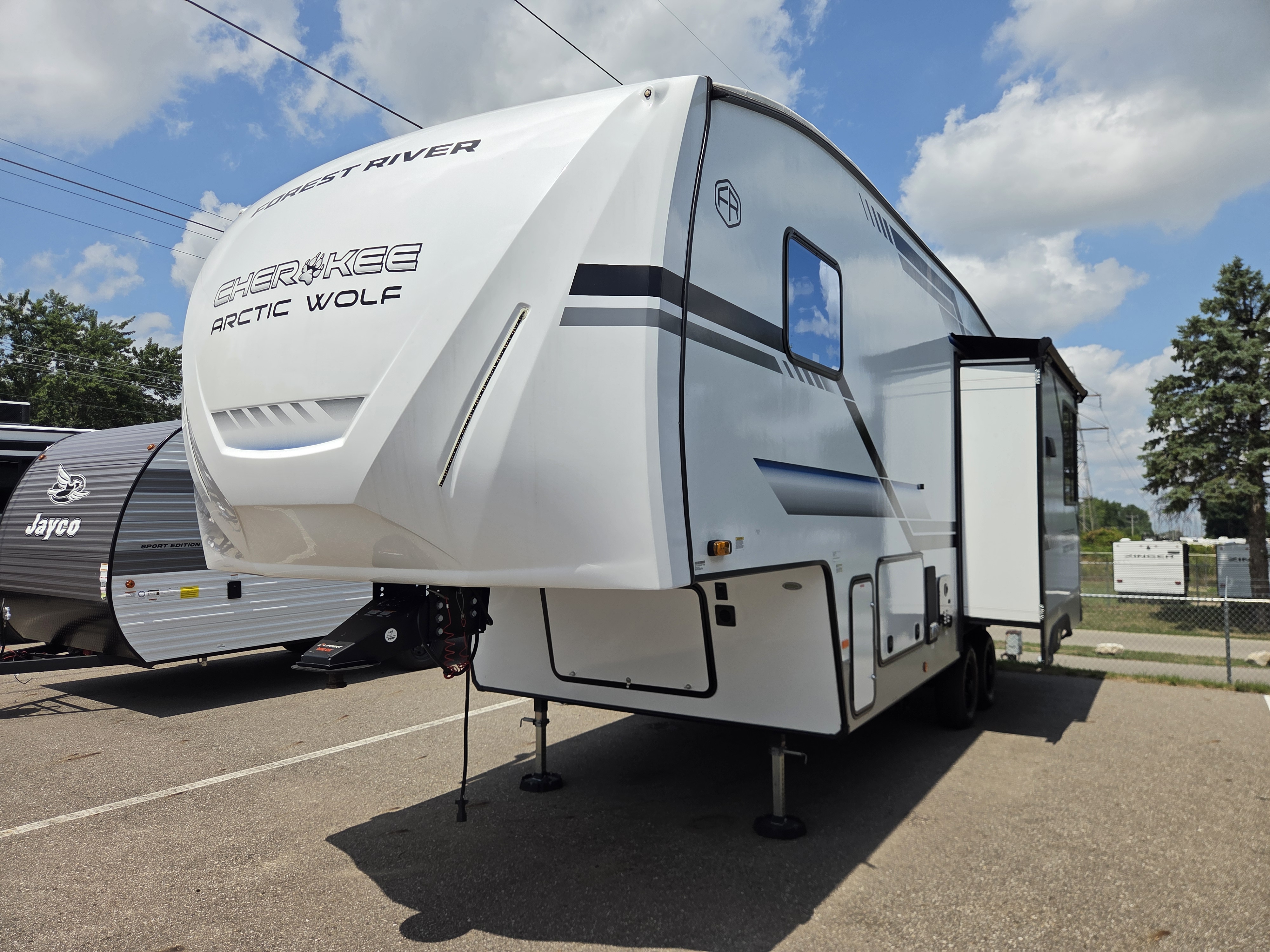 2024 Forest River Cherokee Arctic Wolf 27SGS, $ 39,700