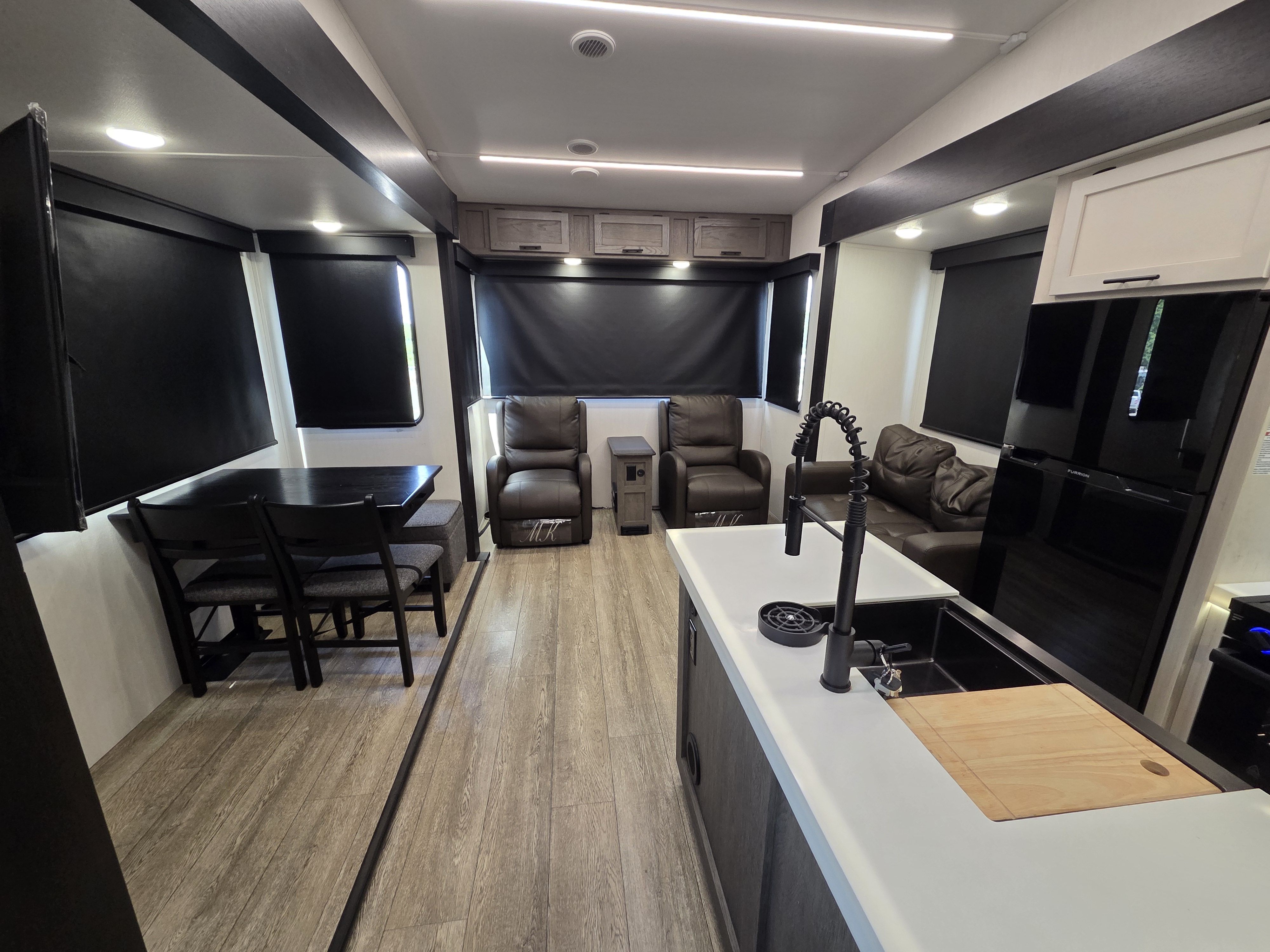 2024 Forest River Cherokee Arctic Wolf 27SGS, $ 39,700