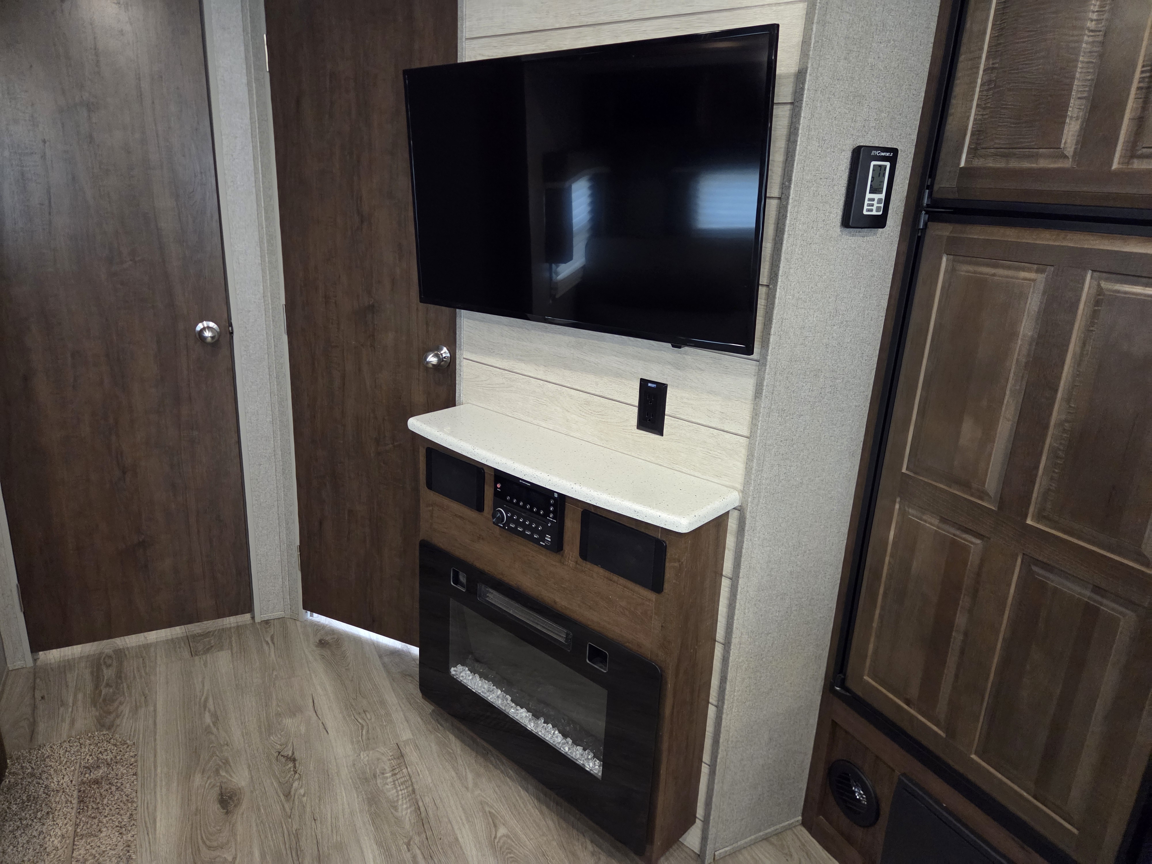 2020 Forest River Flagstaff Super Lite 26RLSW, $ 29,700