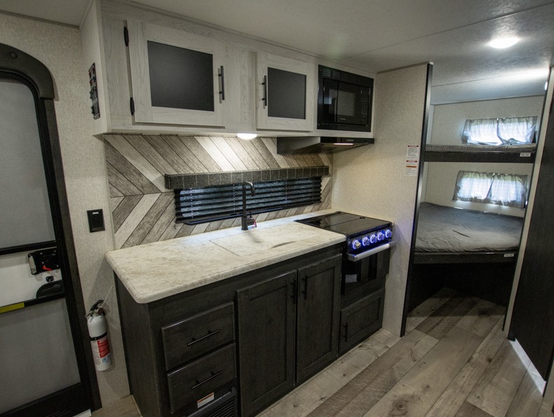 2022 KZ Sportsmen SE 231BHKSE, $ 25,400