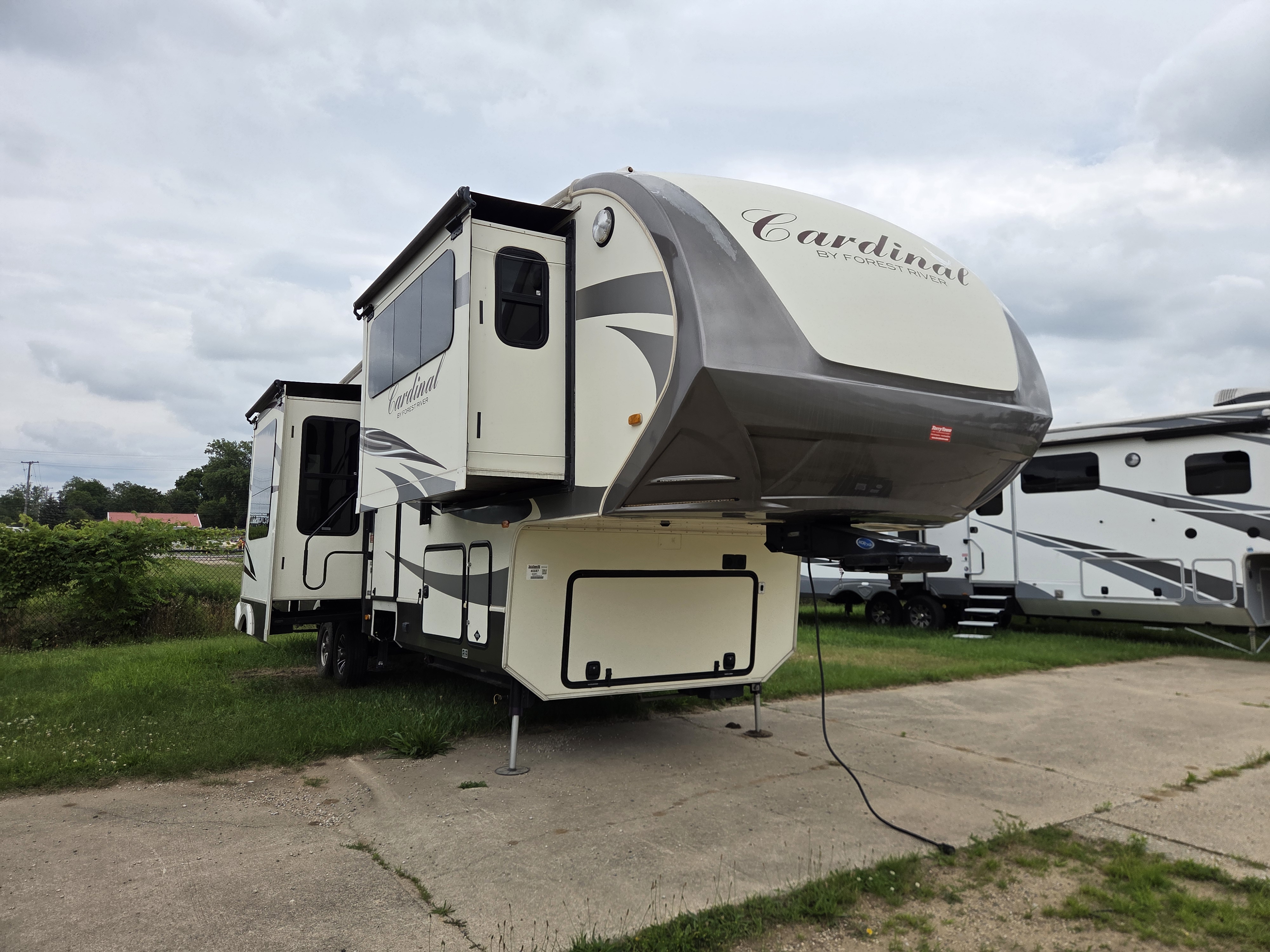 2016 Forest River Cardinal 3825FL, $ 38,500