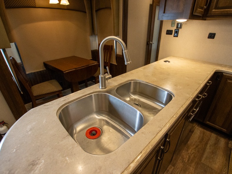 2016 Forest River Cardinal 3825FL, $ 38,500