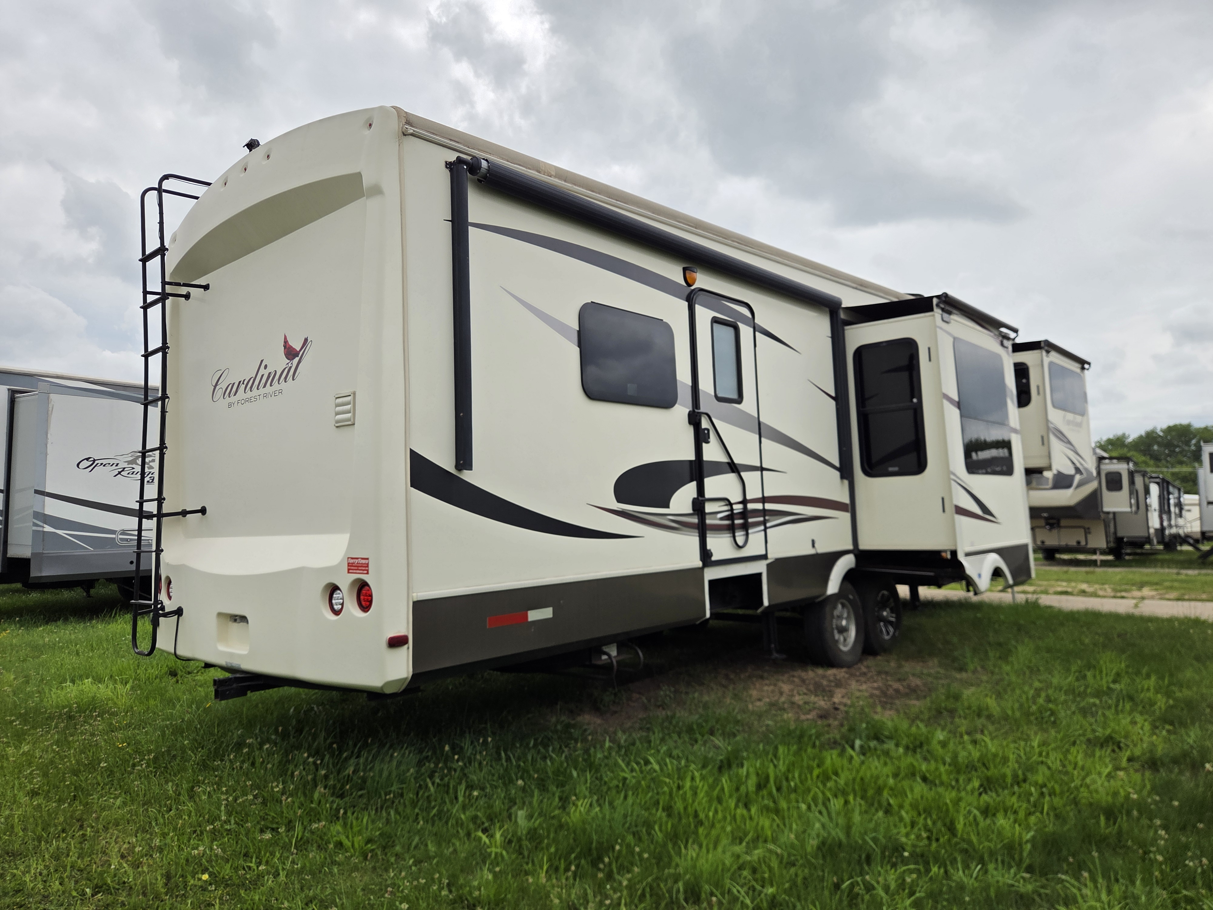 2016 Forest River Cardinal 3825FL, $ 38,500
